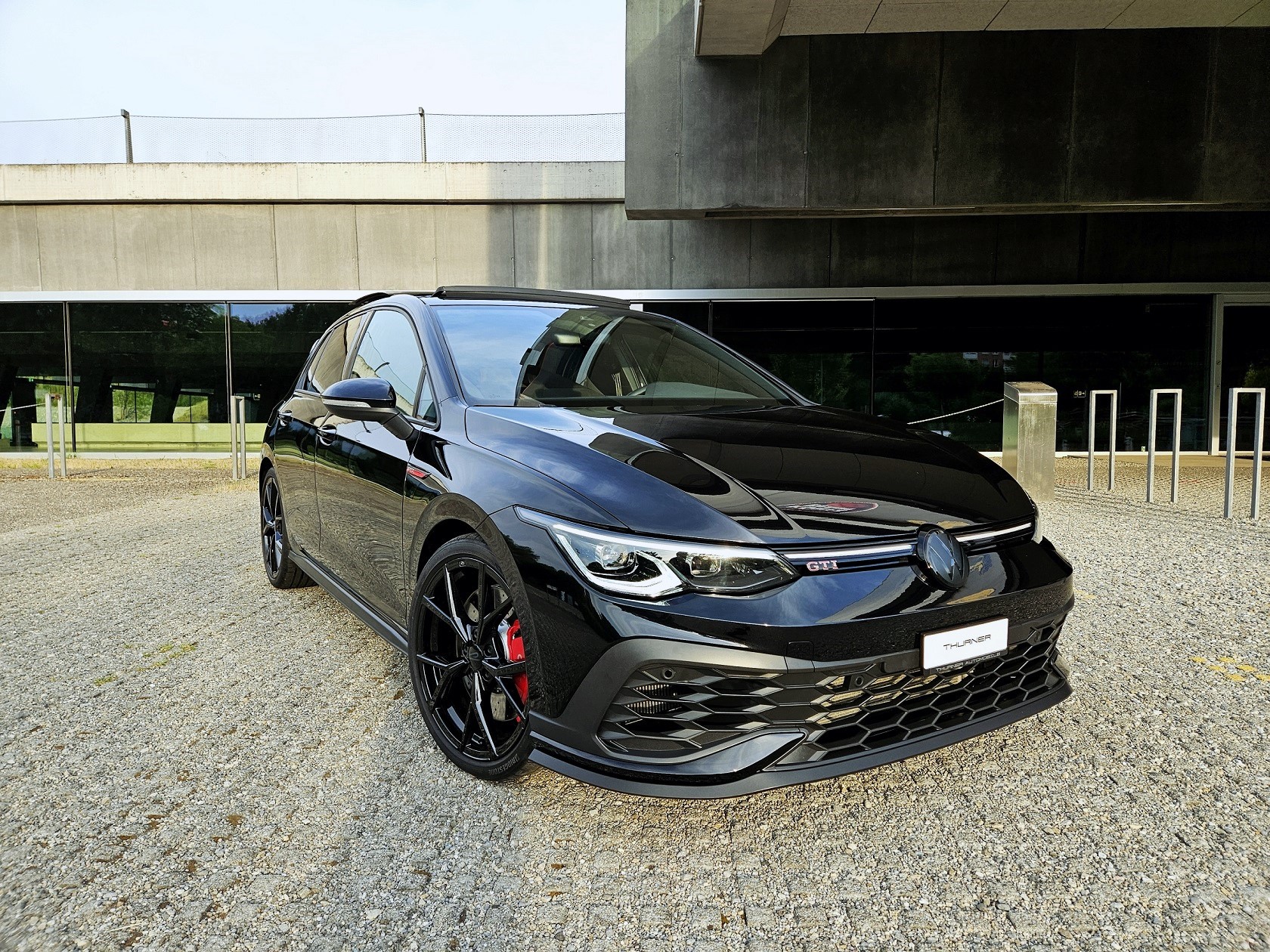 VW GTI 8 Clubsport / IQ-Light / Pano / Black / Estoril / R Paket / ACC / Spurhalte / Rieger-image-2
