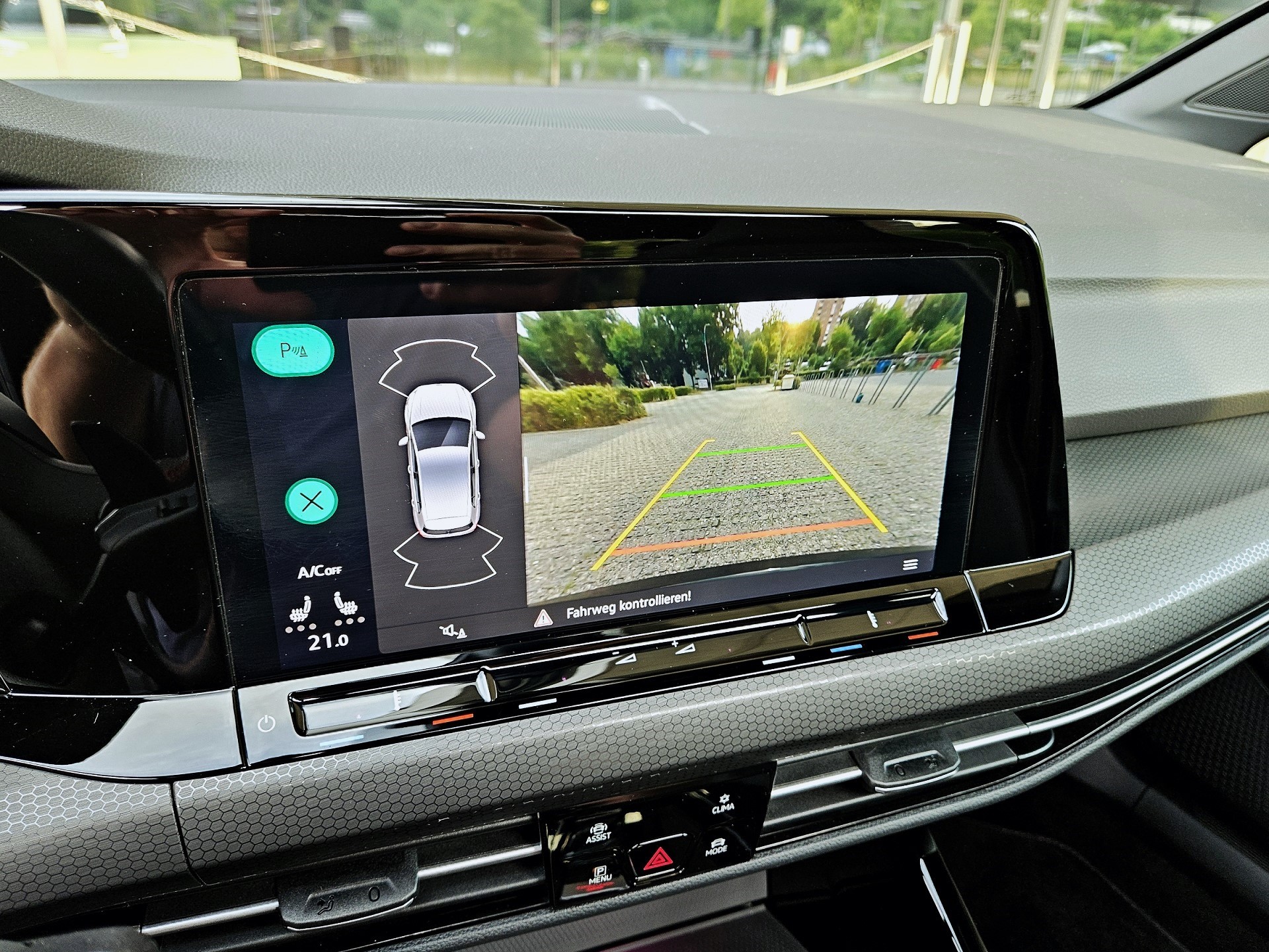 VW GTI 8 Clubsport / IQ-Light / Pano / Black / Estoril / R Paket / ACC / Spurhalte / Rieger-image-26