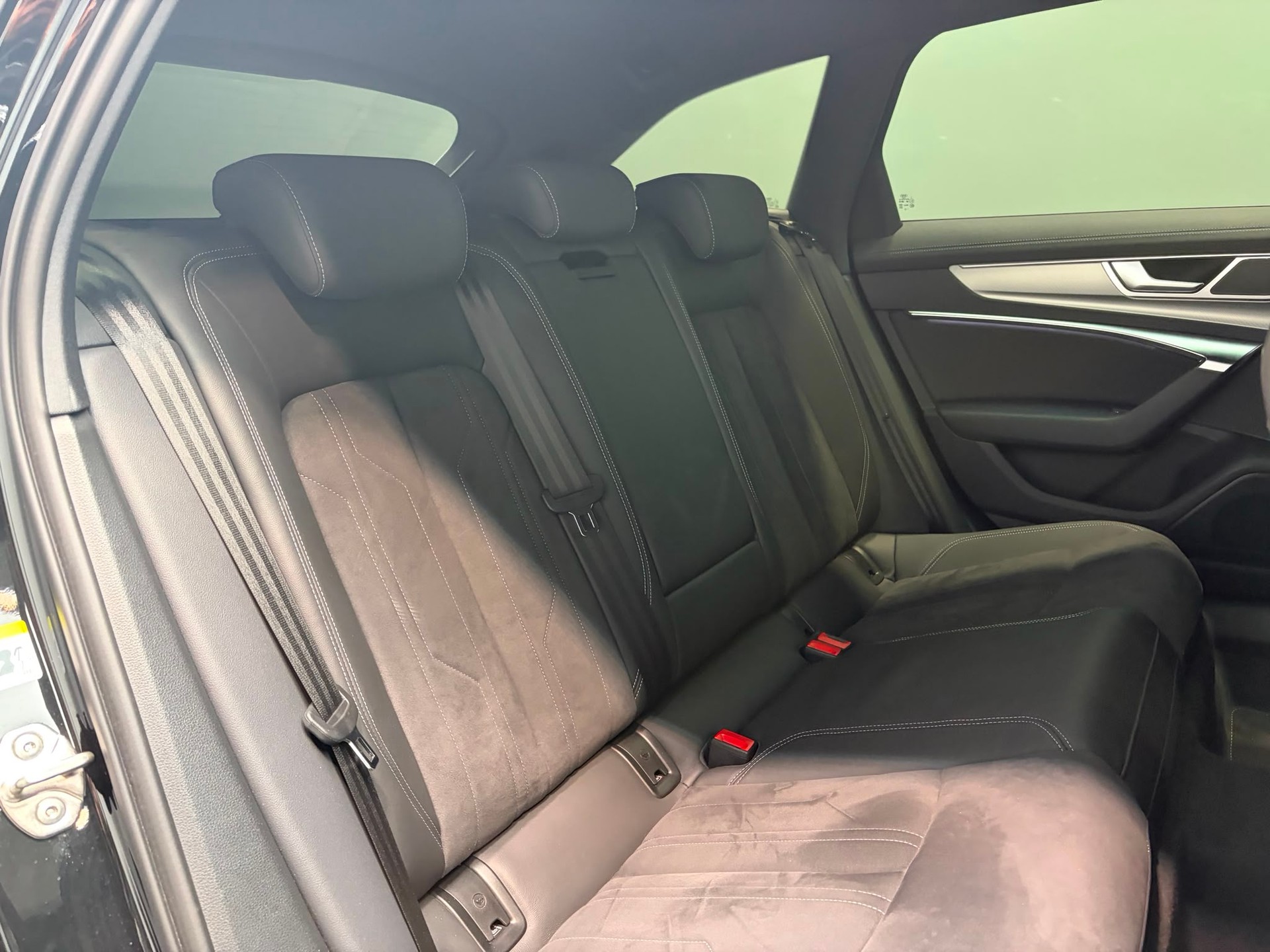 AUDI A6 Avant 40 TDI Sport Attraction quattro S-tronic-image-16
