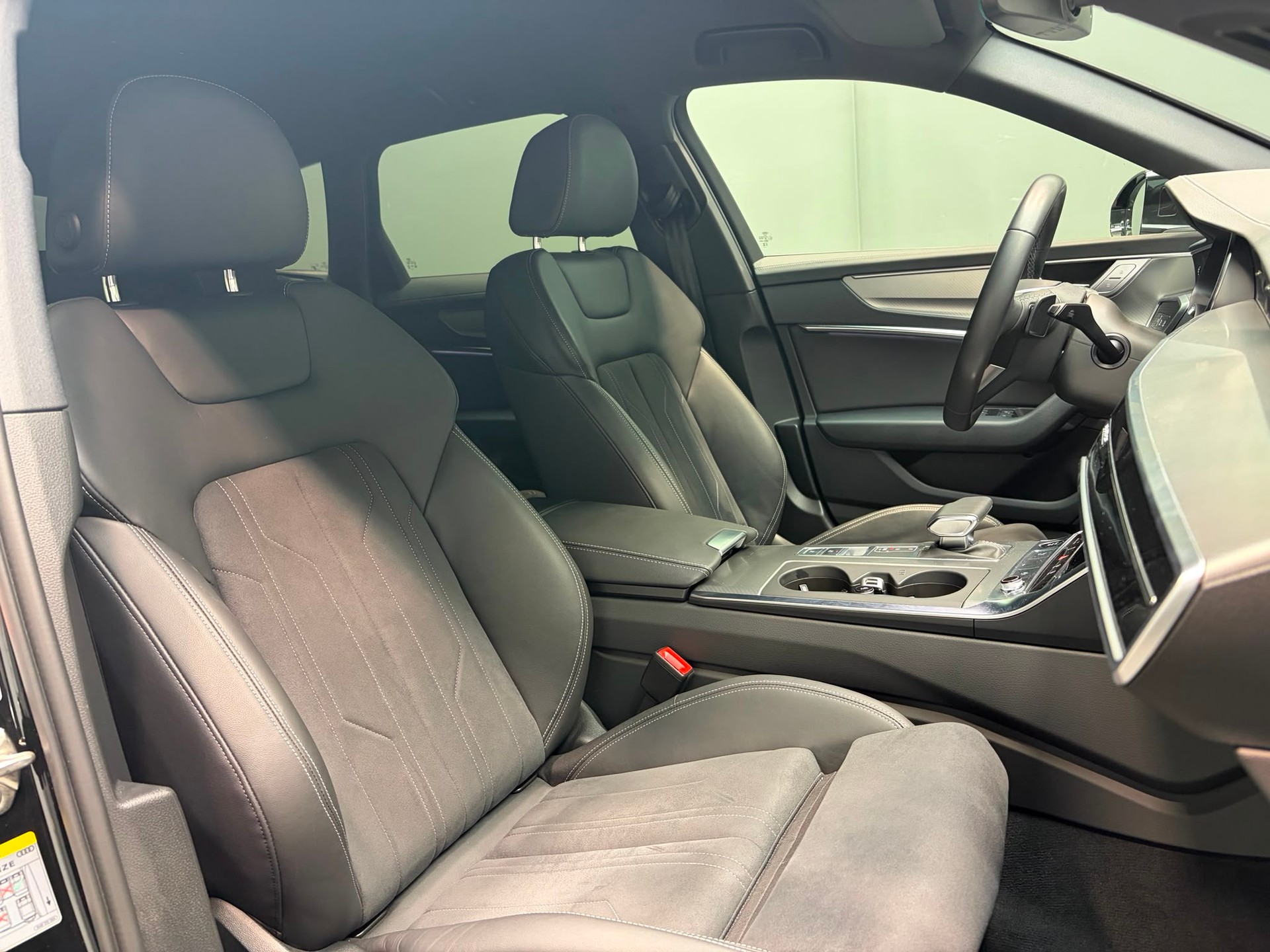 AUDI A6 Avant 40 TDI Sport Attraction quattro S-tronic-image-14