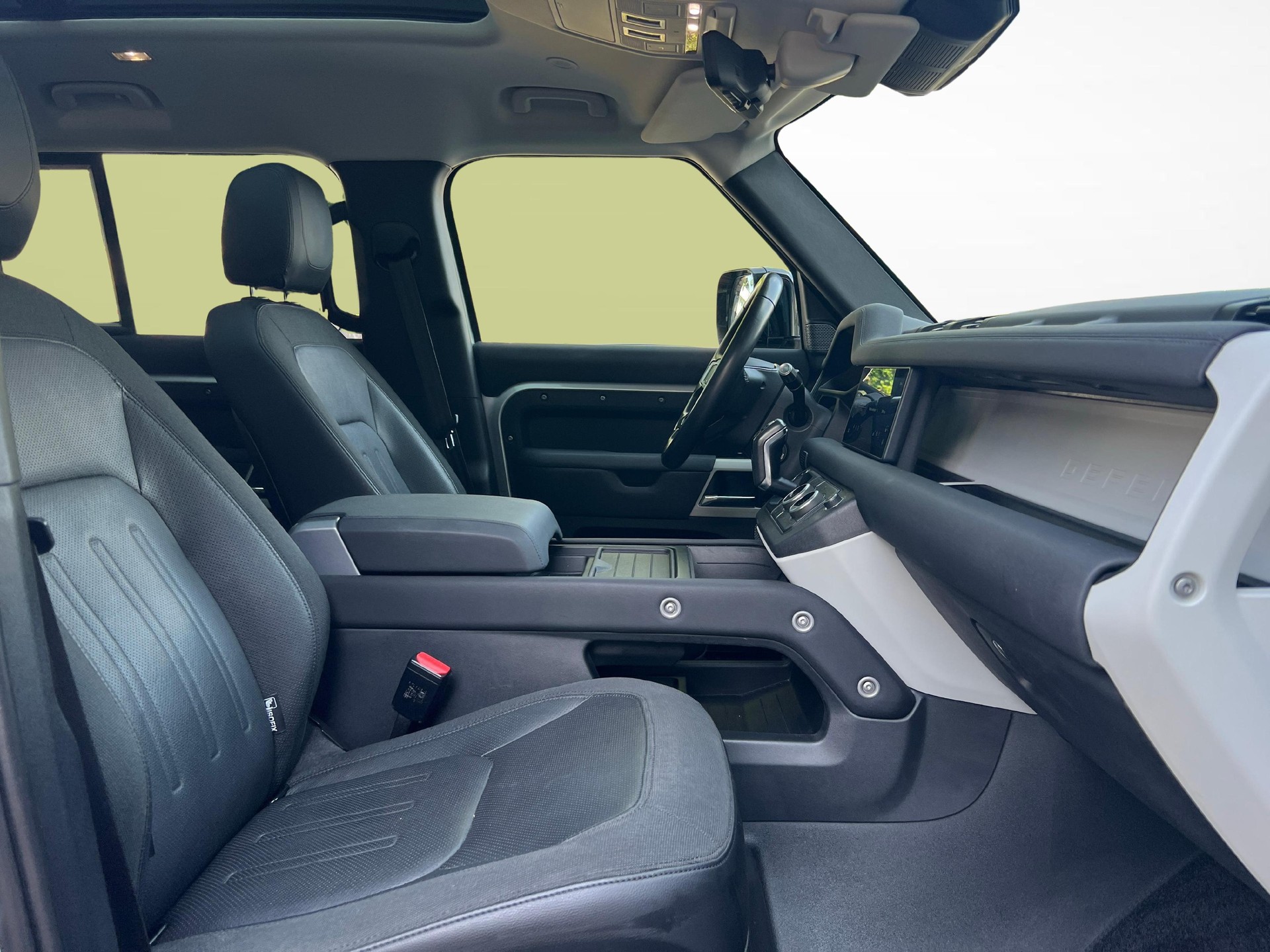 LAND ROVER Defender 110 2.0 SD4 240 First Edition-image-9