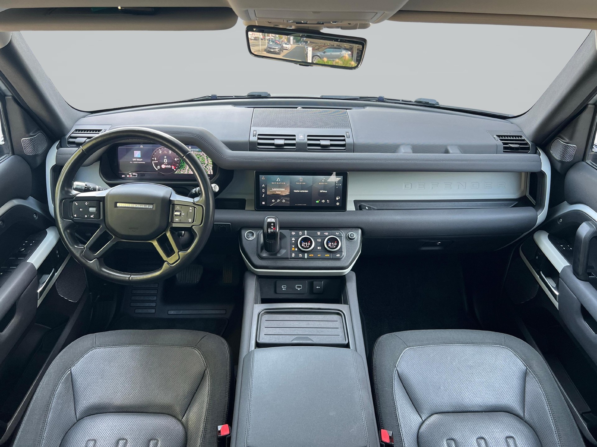 LAND ROVER Defender 110 2.0 SD4 240 First Edition-image-8
