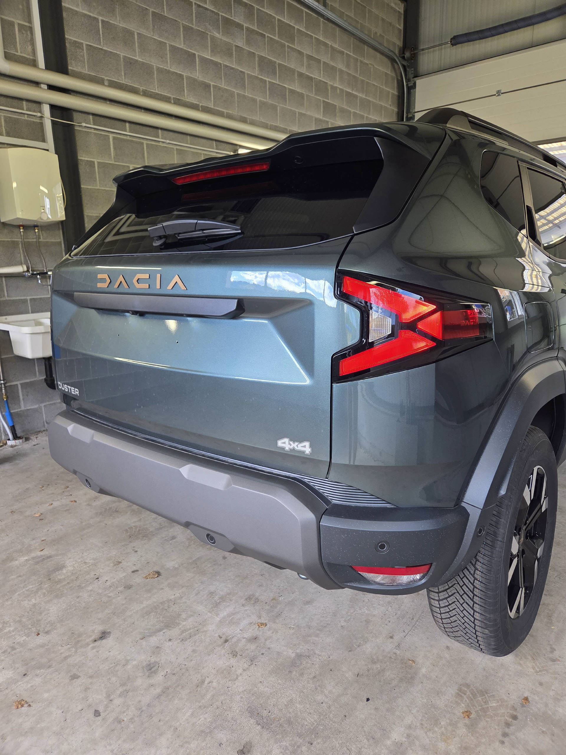 DACIA Duster 1.2 TCe Extreme 4WD-image-14
