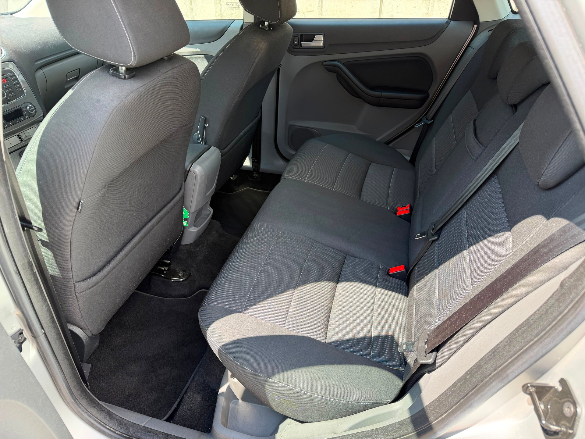 FORD Focus 2.0i Titanium-image-11