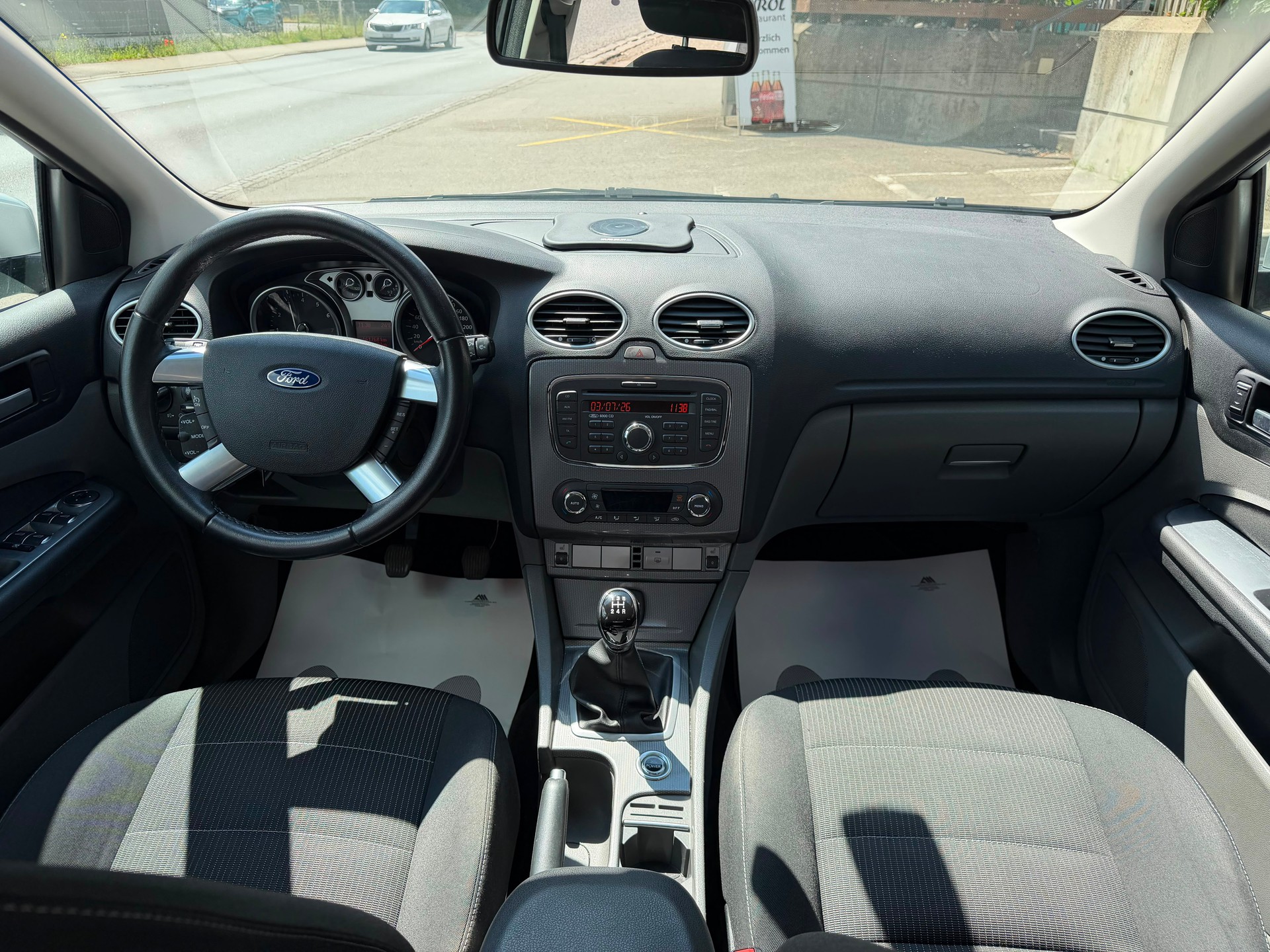 FORD Focus 2.0i Titanium-image-7