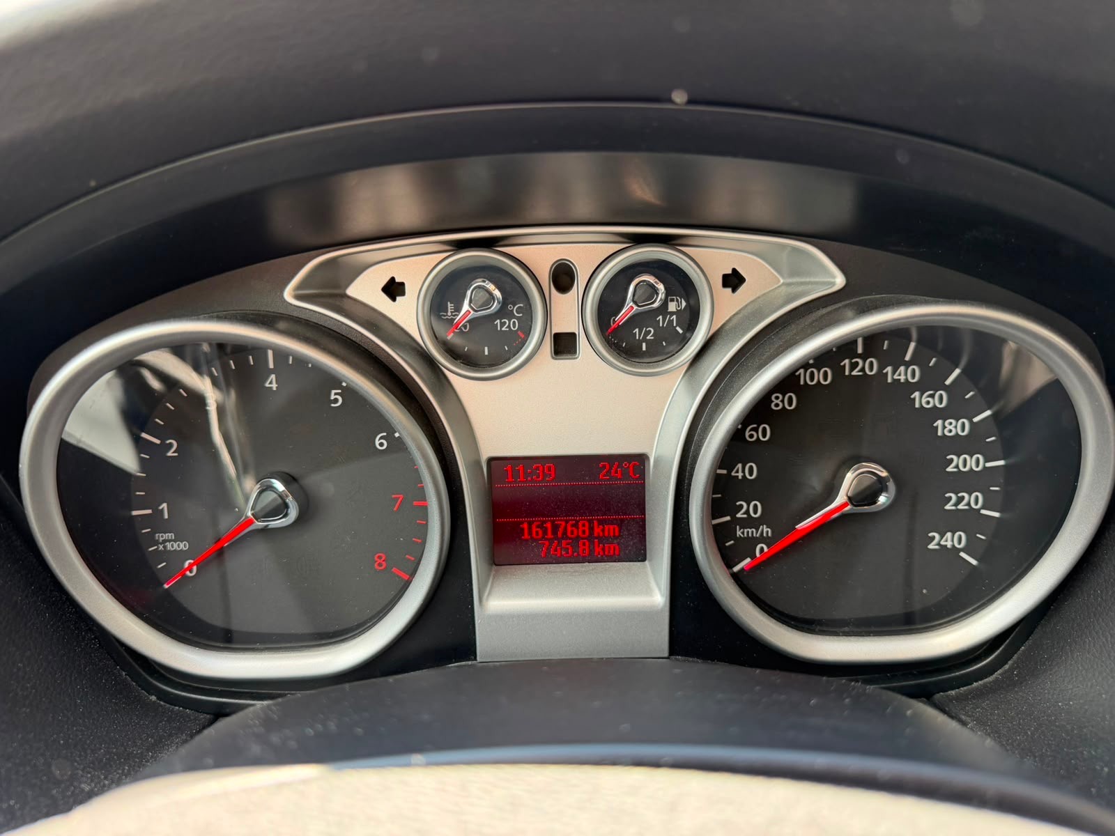 FORD Focus 2.0i Titanium-image-13