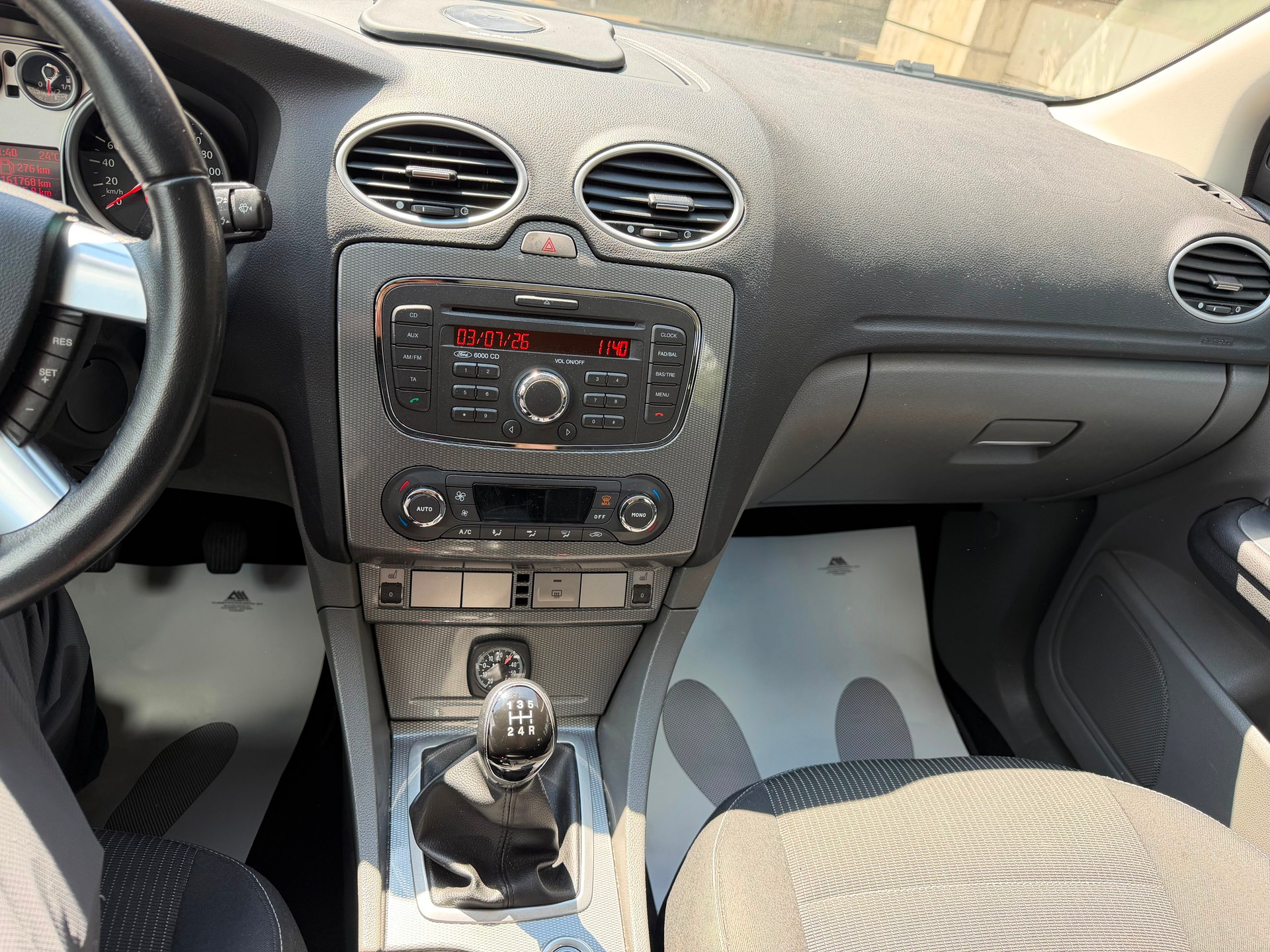 FORD Focus 2.0i Titanium-image-8