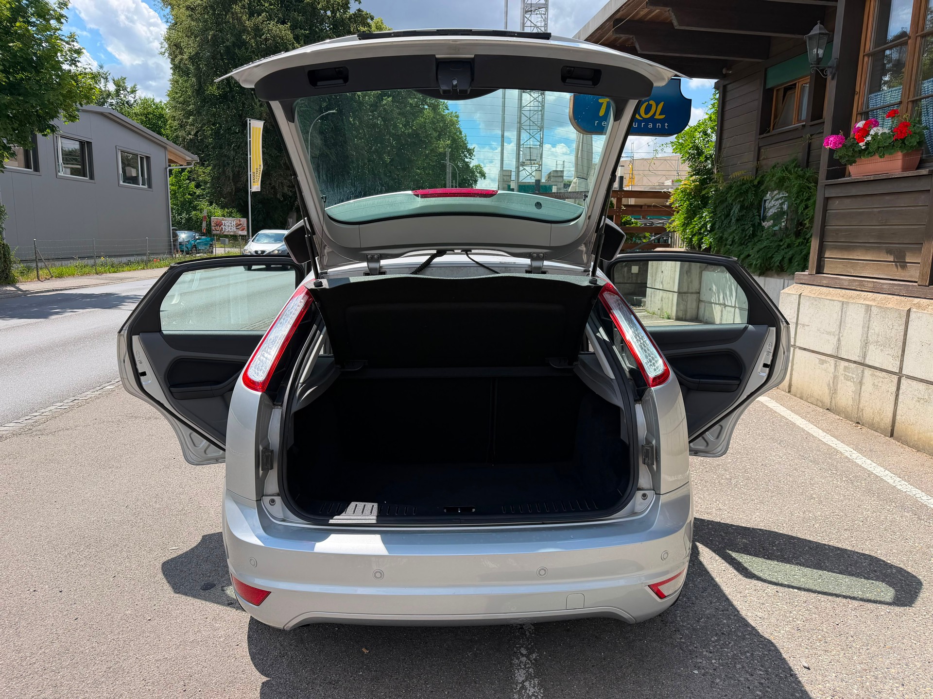 FORD Focus 2.0i Titanium-image-6