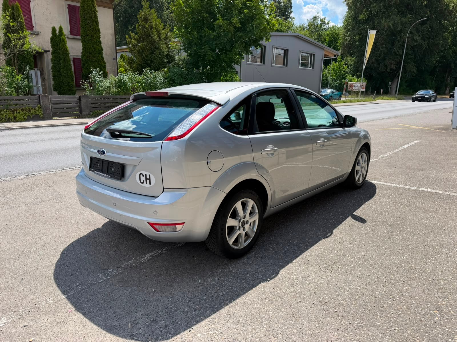 FORD Focus 2.0i Titanium-image-2