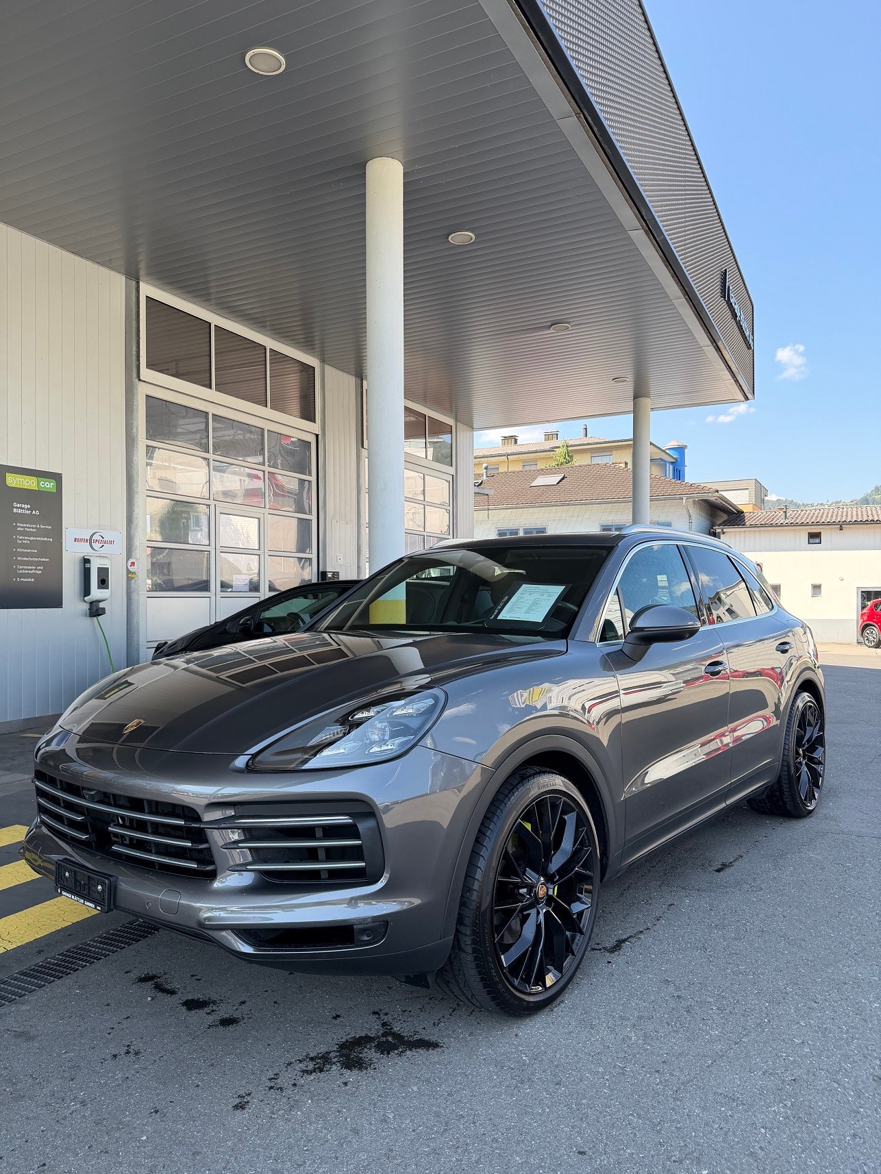 PORSCHE Cayenne 3.0 V6 E-Hybrid-image-12