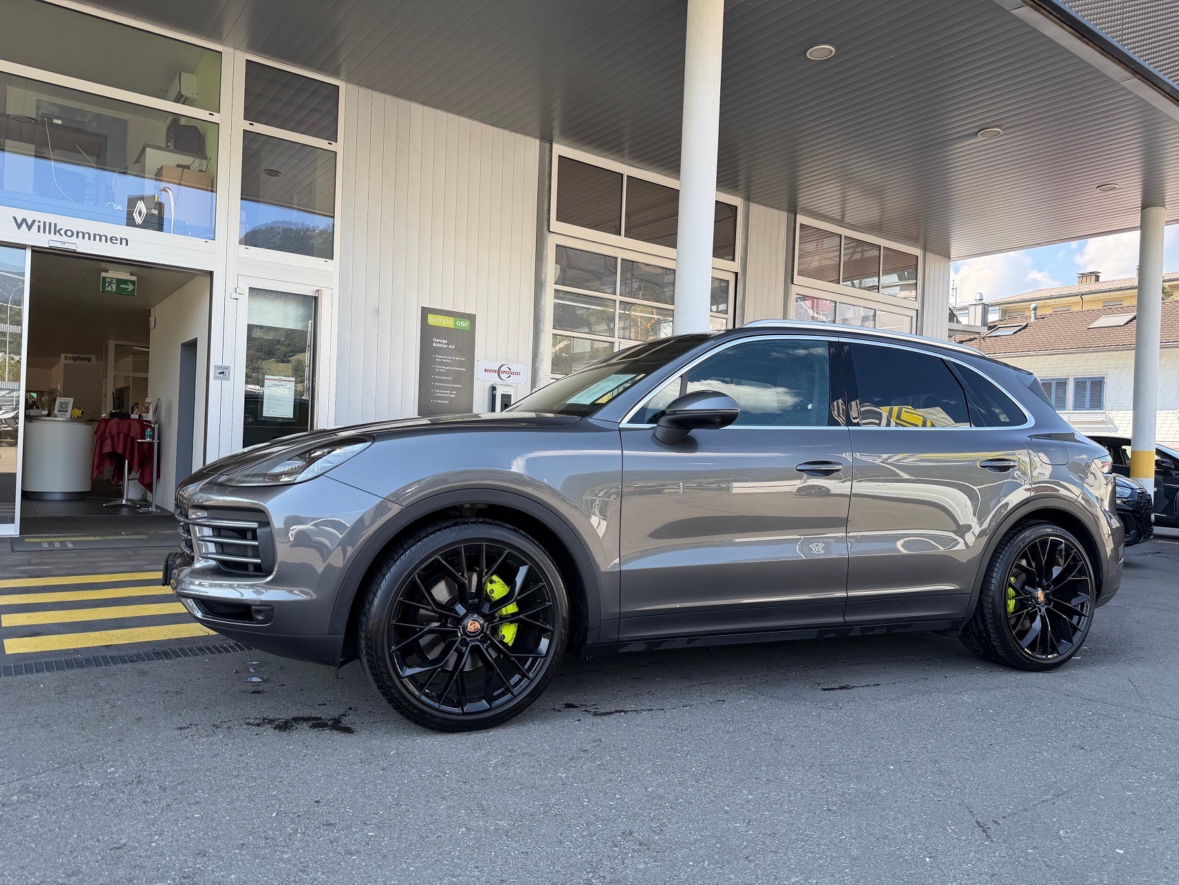 PORSCHE Cayenne 3.0 V6 E-Hybrid-image-3