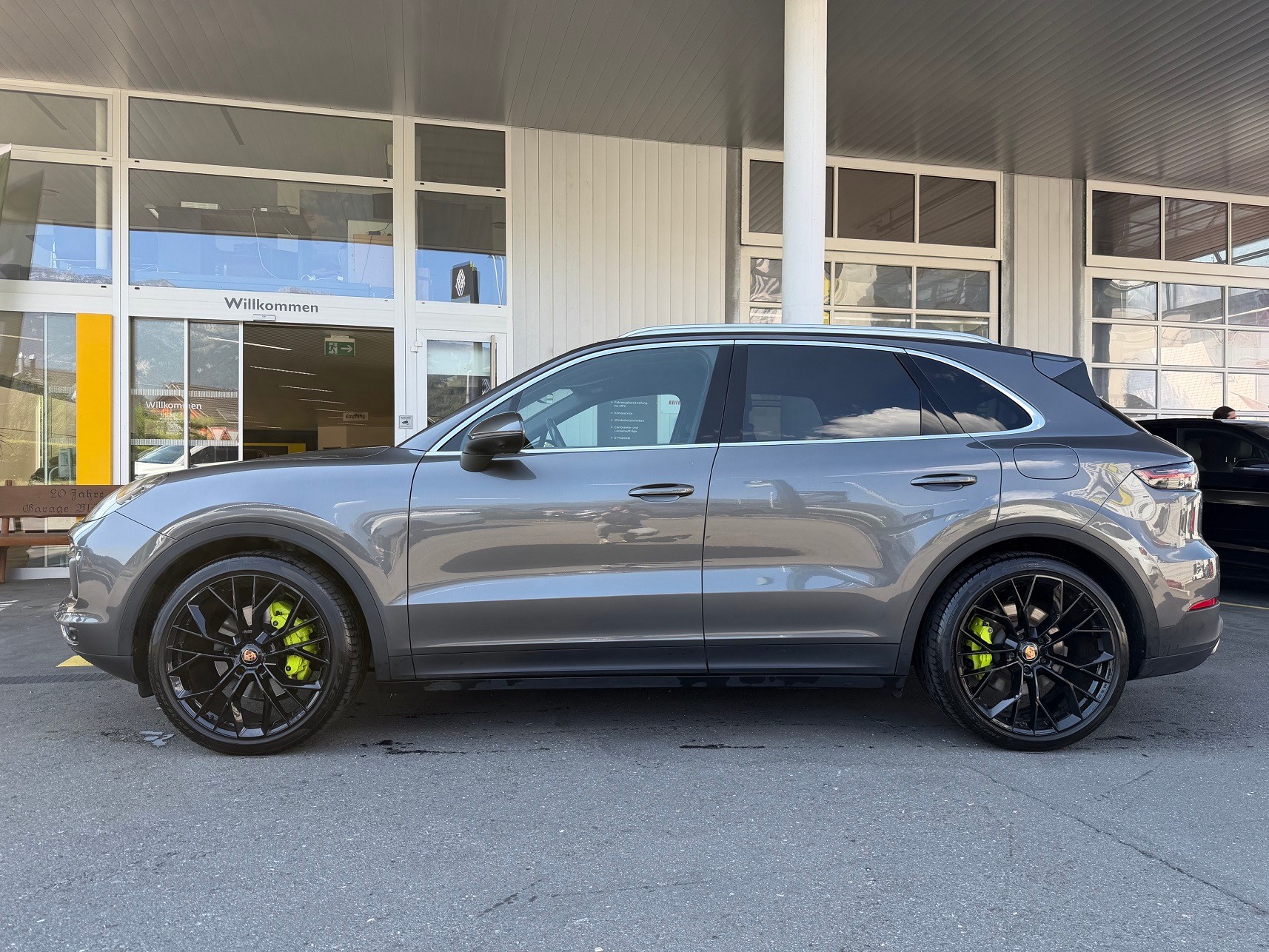 PORSCHE Cayenne 3.0 V6 E-Hybrid-image-0