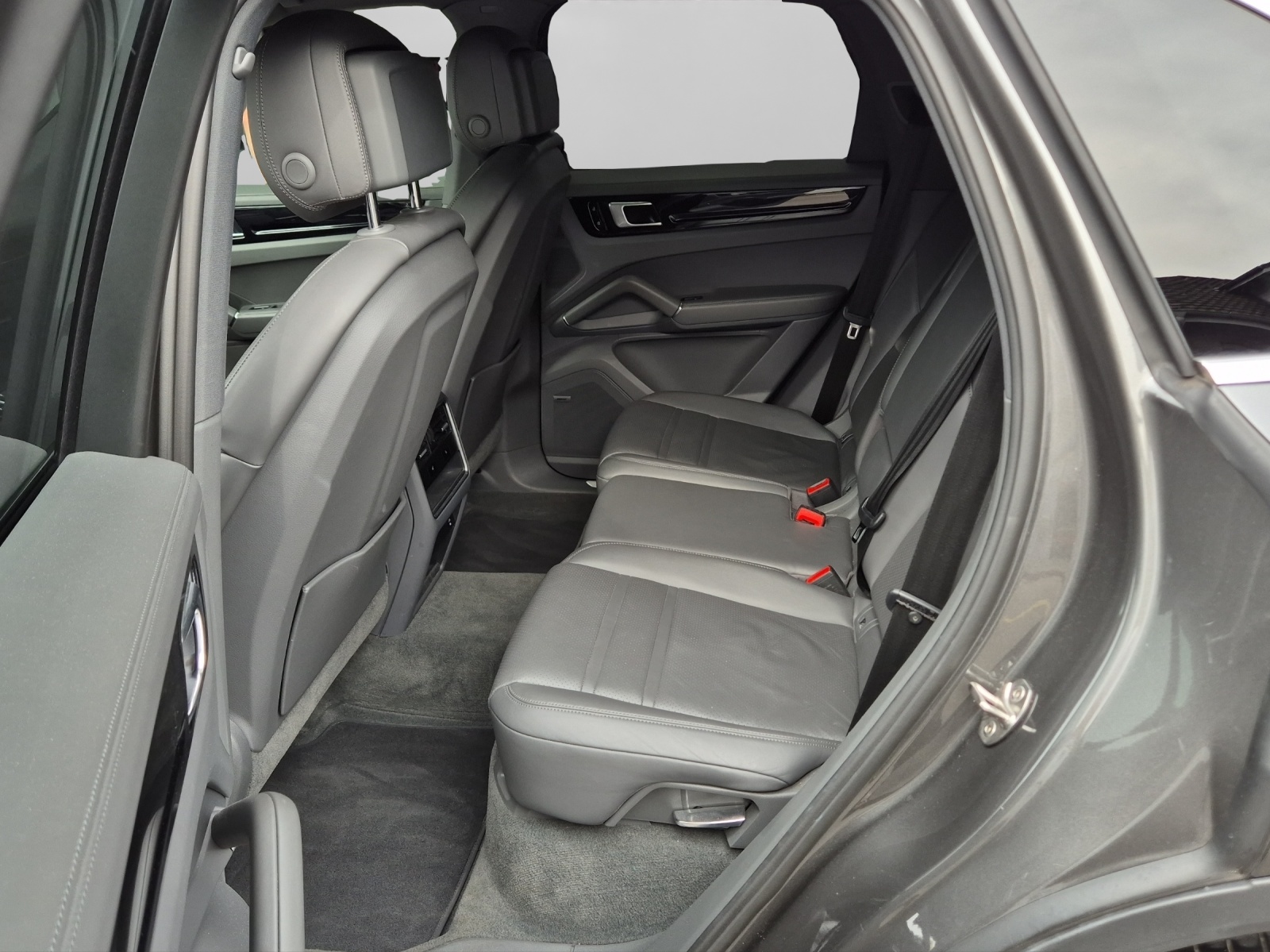PORSCHE Cayenne 3.0 V6 E-Hybrid-image-8