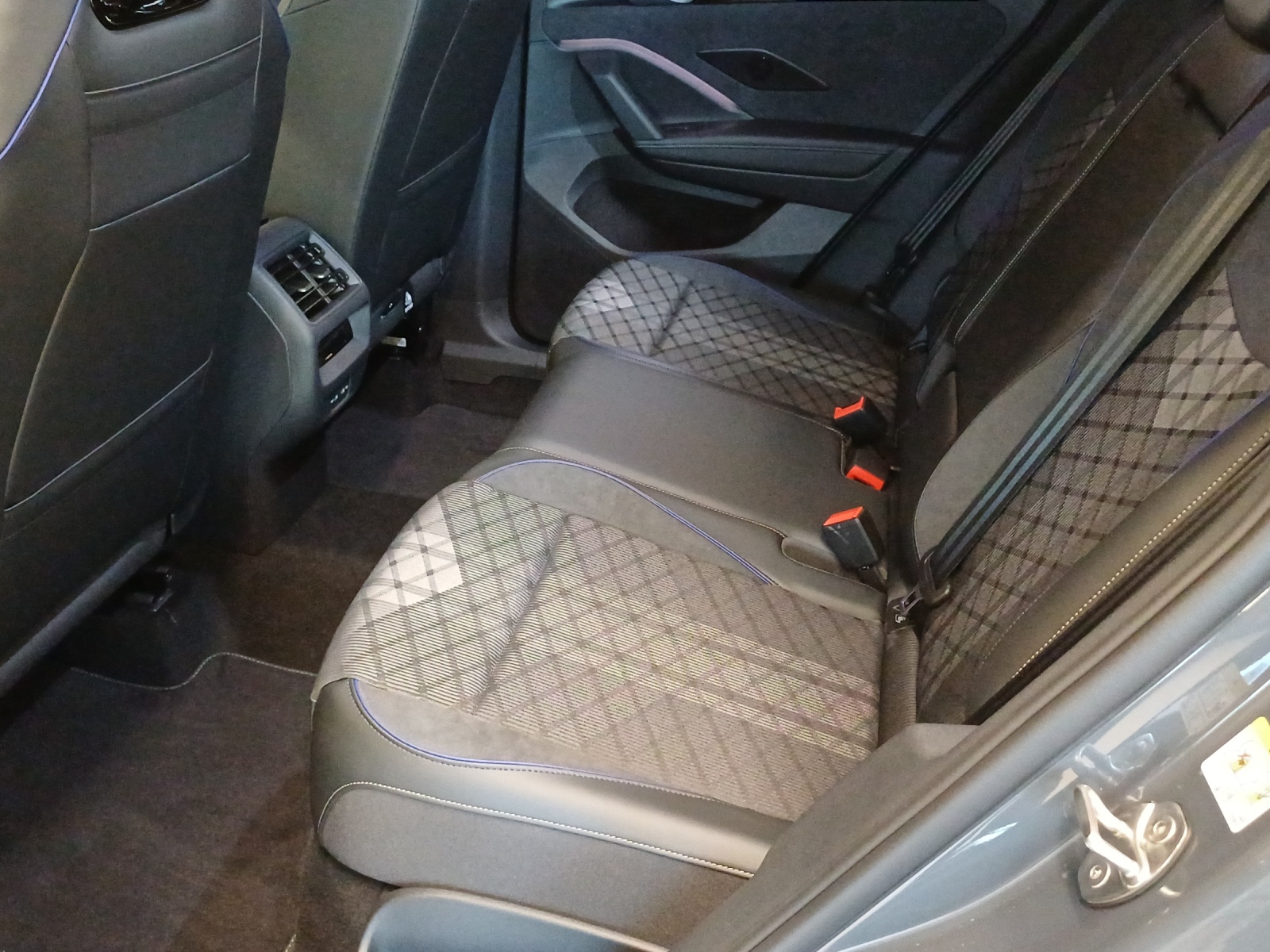 VW Tiguan 1.5 TSI evo2 eHybrid R-Line DSG-image-11