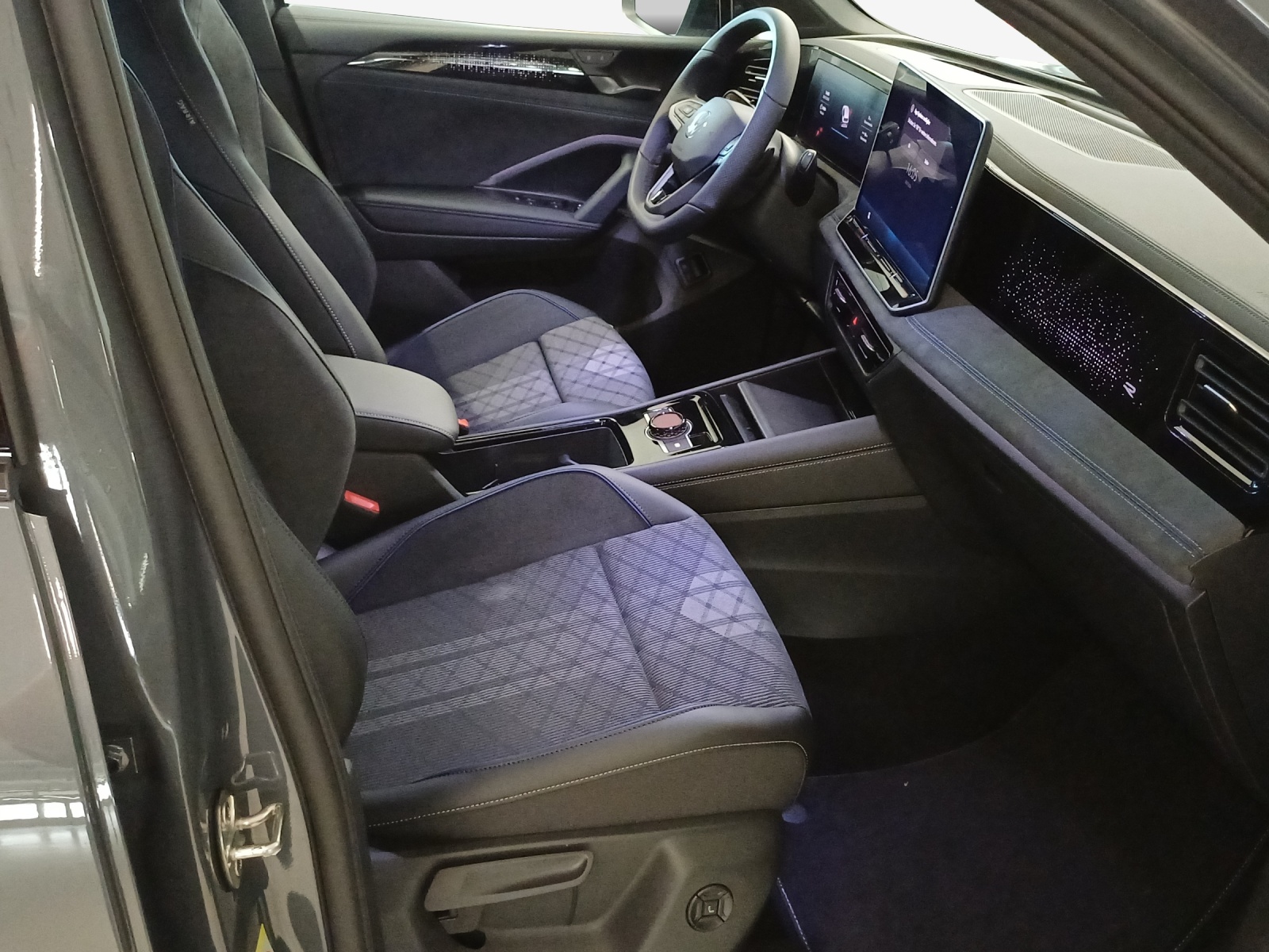 VW Tiguan 1.5 TSI evo2 eHybrid R-Line DSG-image-15