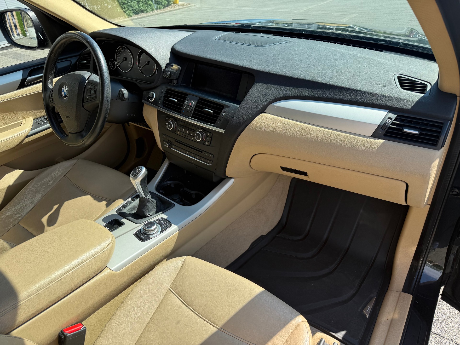 BMW X3 xDrive 20i-image-9