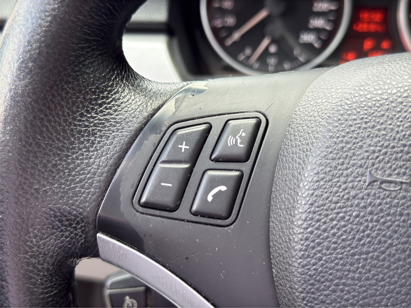 BMW 325xi-image-20