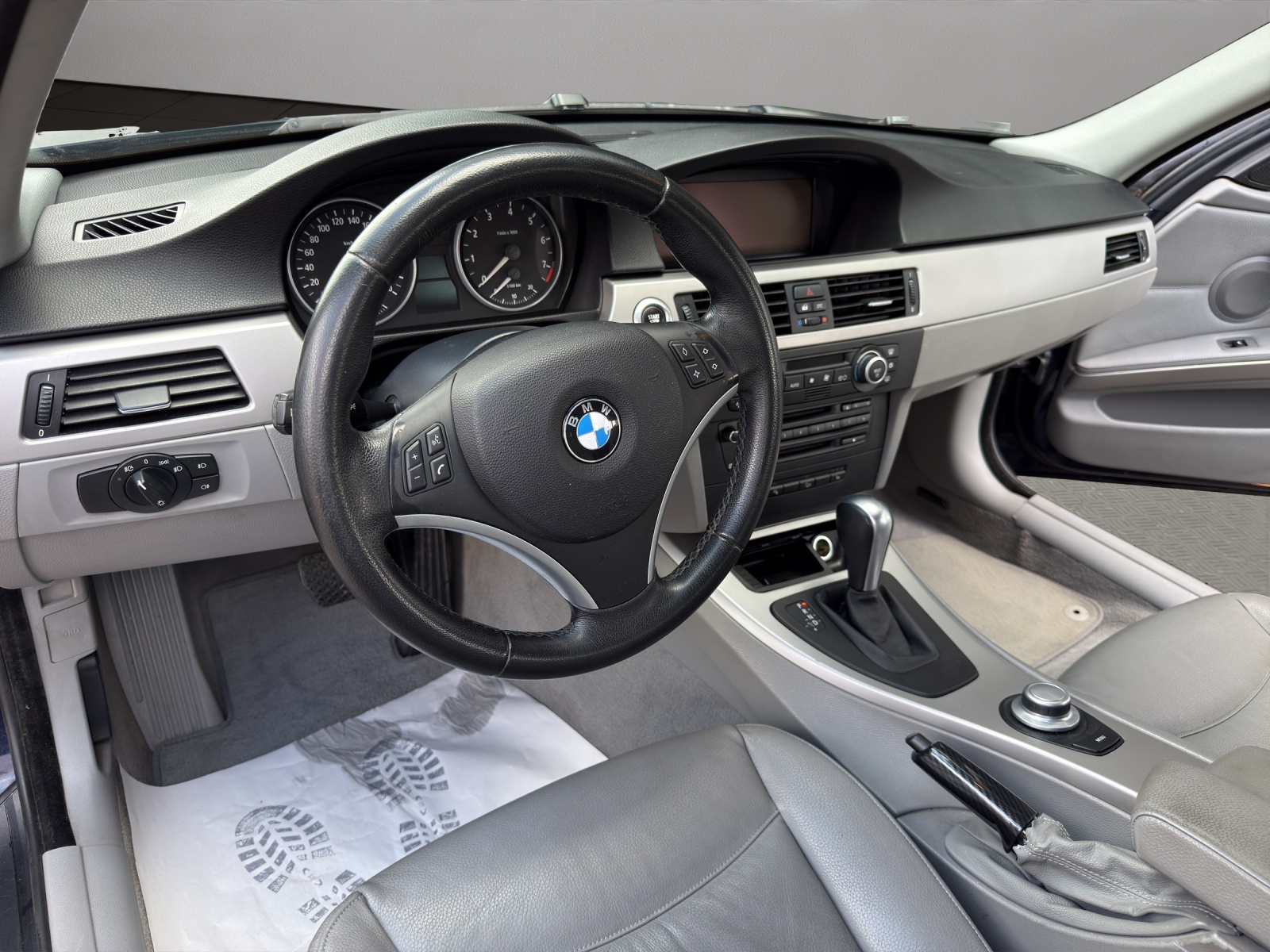 BMW 325xi-image-9