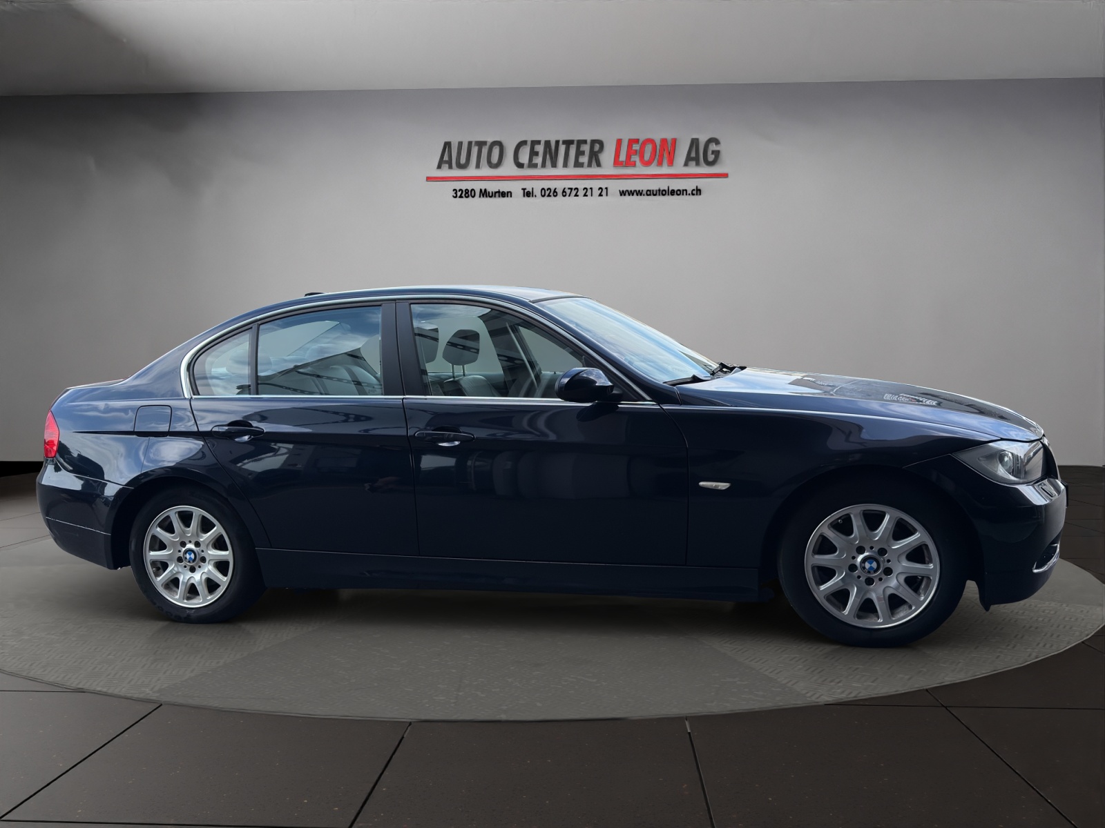 BMW 325xi-image-6