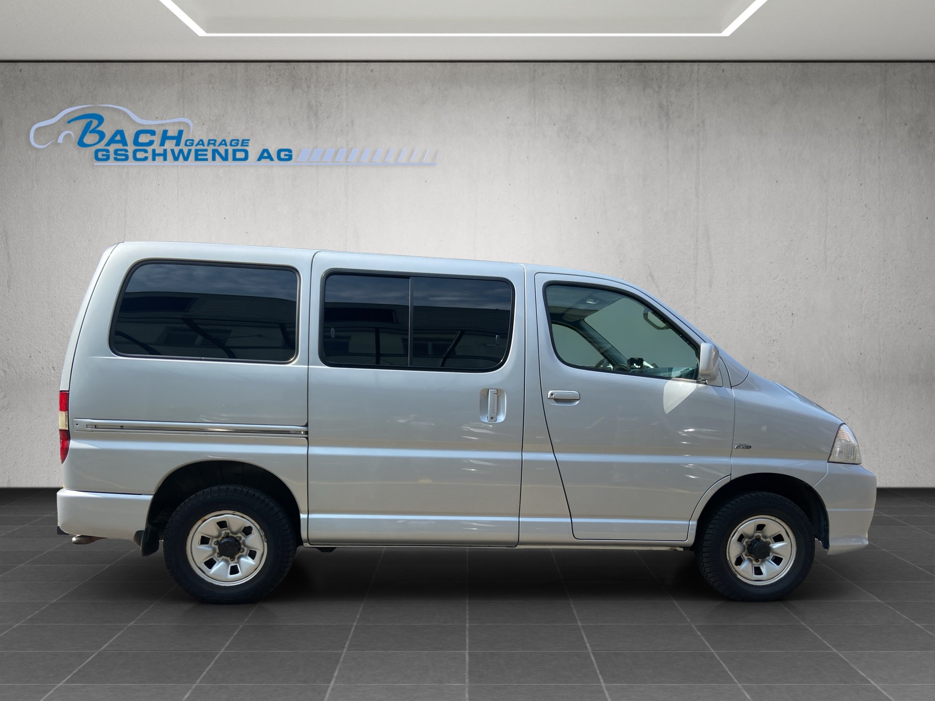 TOYOTA Hiace D-4D Wagon GL 4WD Supersalon-image-2