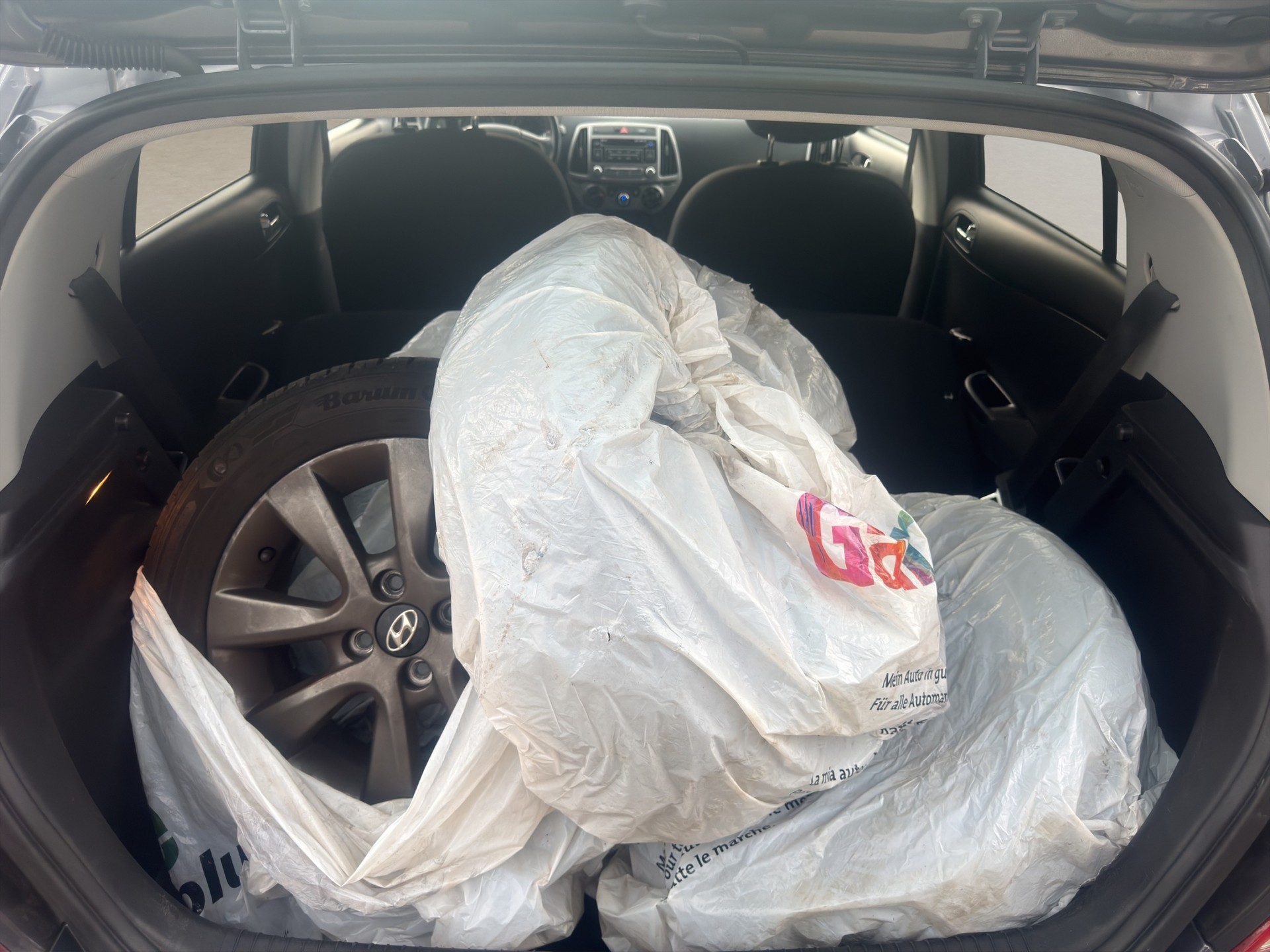 HYUNDAI i20 1.4 GO! Plus-image-13