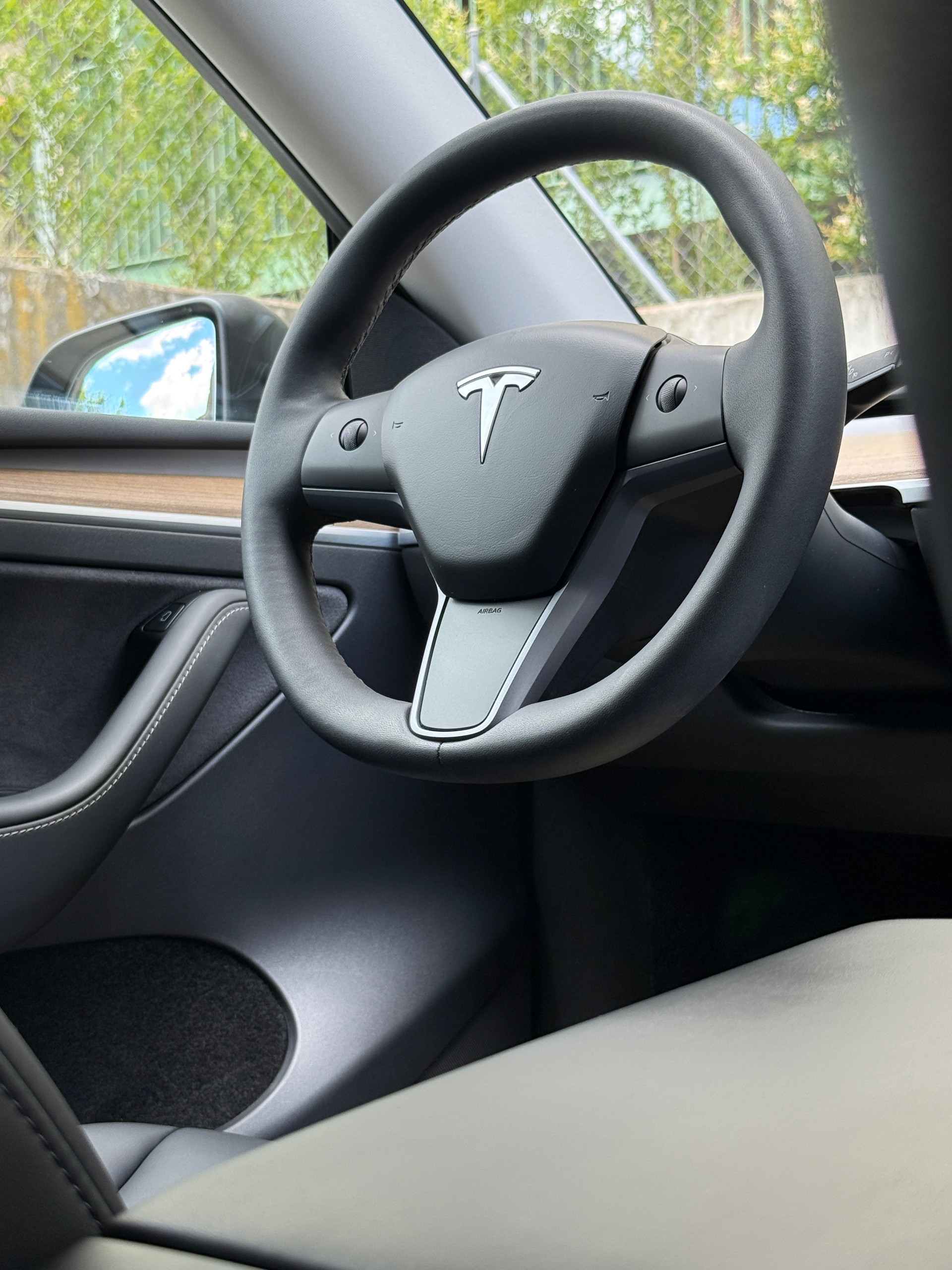 TESLA Model Y Long Range-image-10