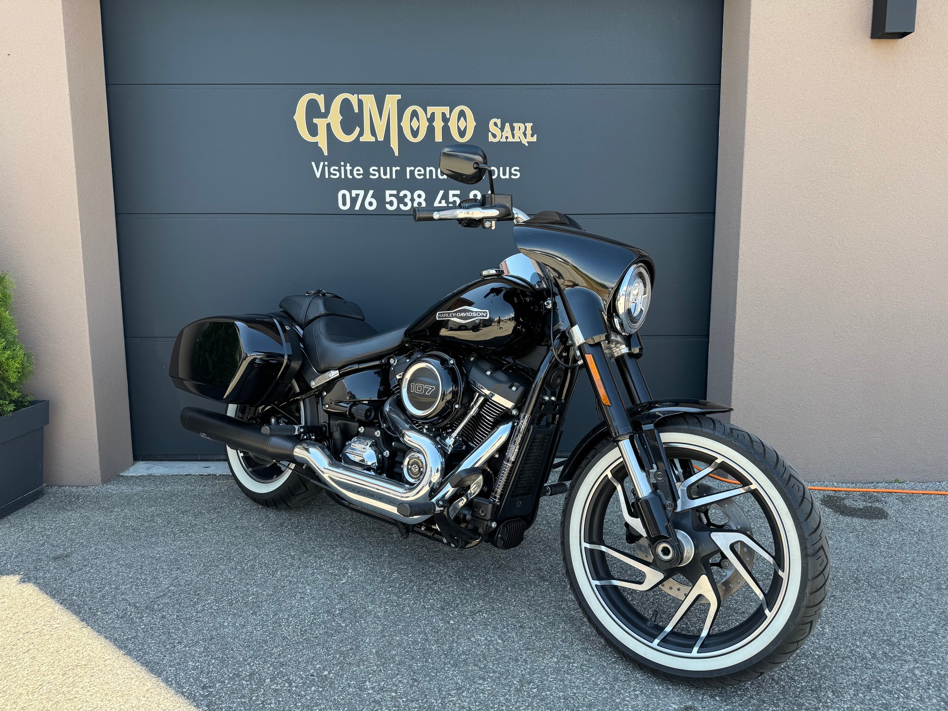 HARLEY-DAVIDSON FLSB Sport Glide 107 ABS (35kW possible) Leasing possible 189.-/mois-showroom-element-1