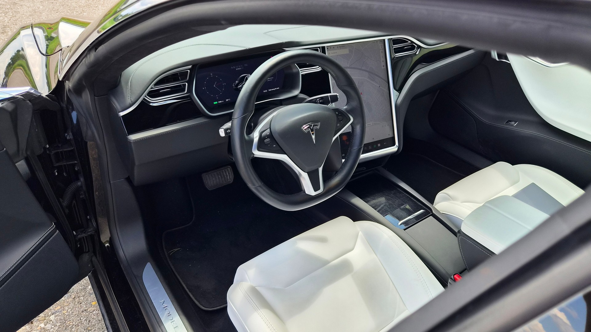 TESLA Model S 100 D-image-8