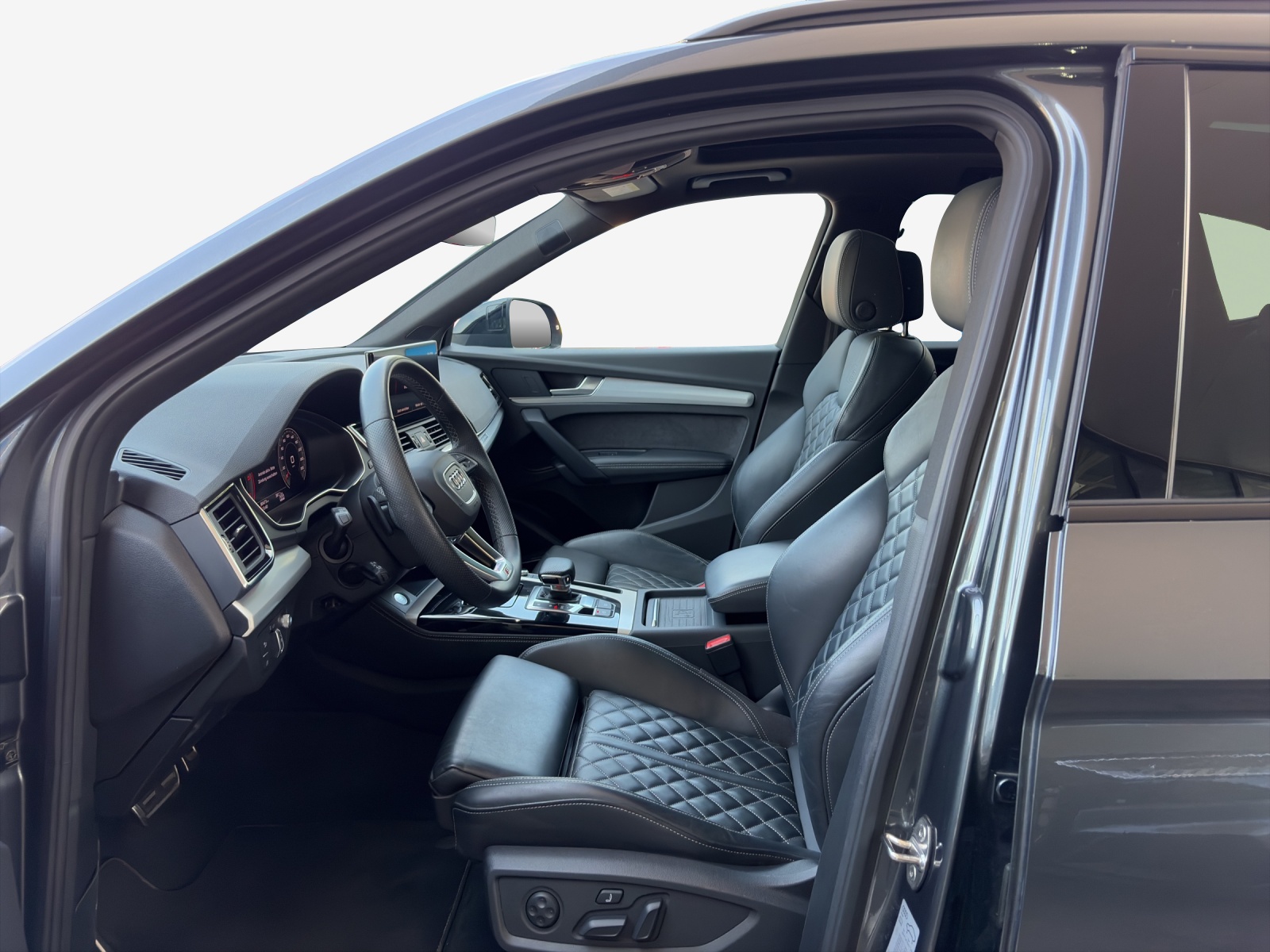 AUDI Q5 40 TDI Black Edition quattro S-tronic-image-7