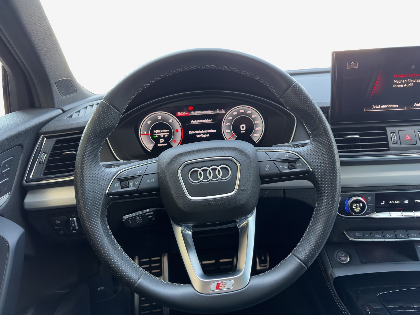 AUDI Q5 40 TDI Black Edition quattro S-tronic-image-9