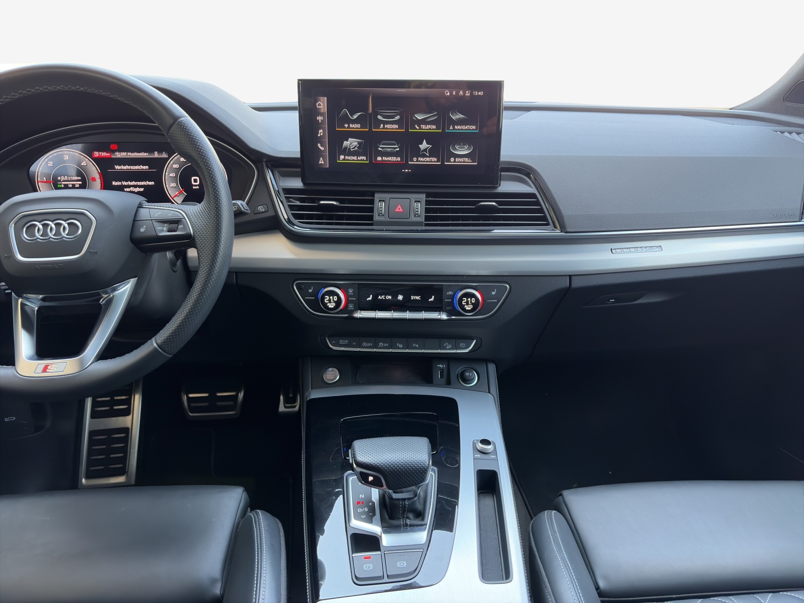 AUDI Q5 40 TDI Black Edition quattro S-tronic-image-10