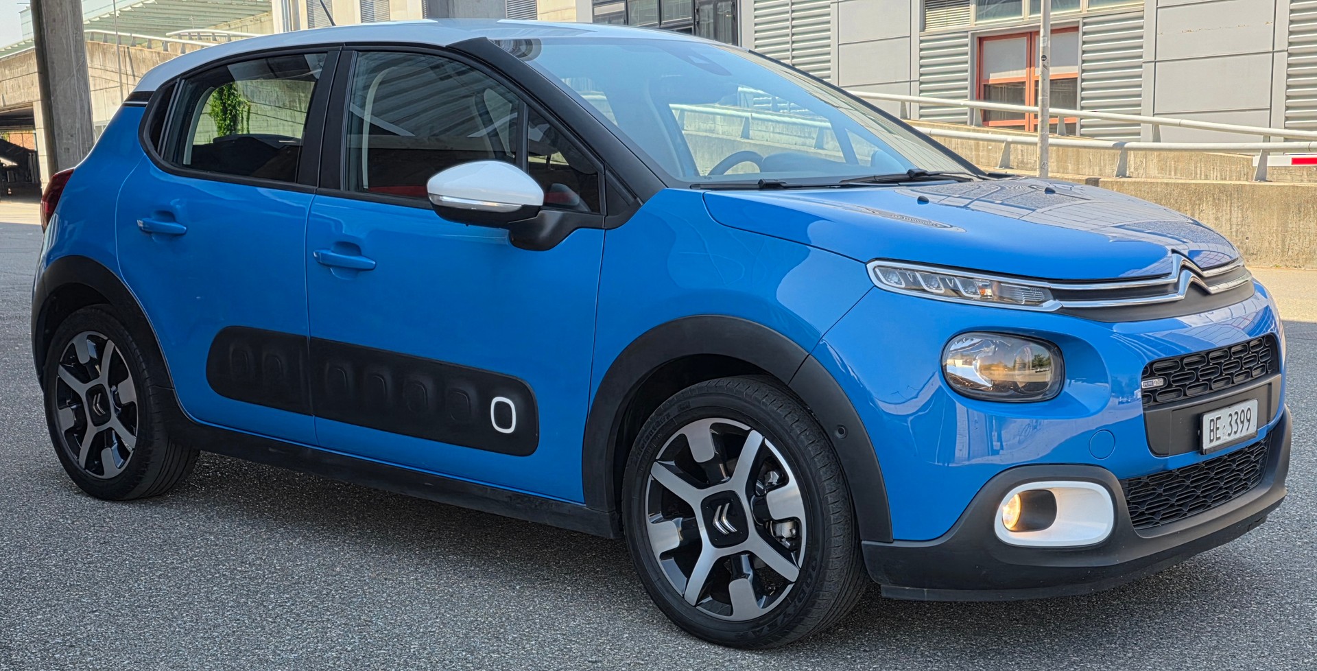 CITROEN C3 1.2i PureTech Shine EAT-image-6