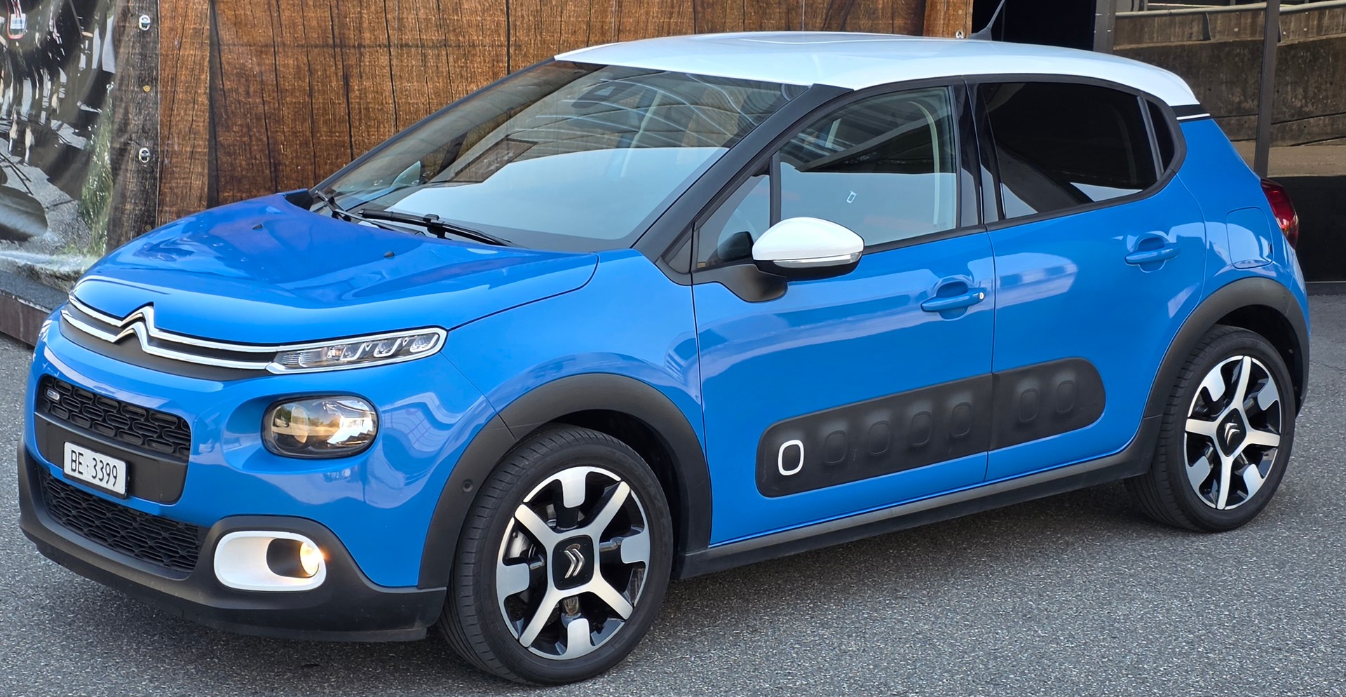 CITROEN C3 1.2i PureTech Shine EAT-image-3