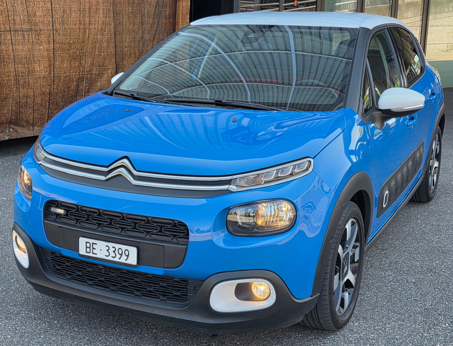 CITROEN C3 1.2i PureTech Shine EAT-image-2