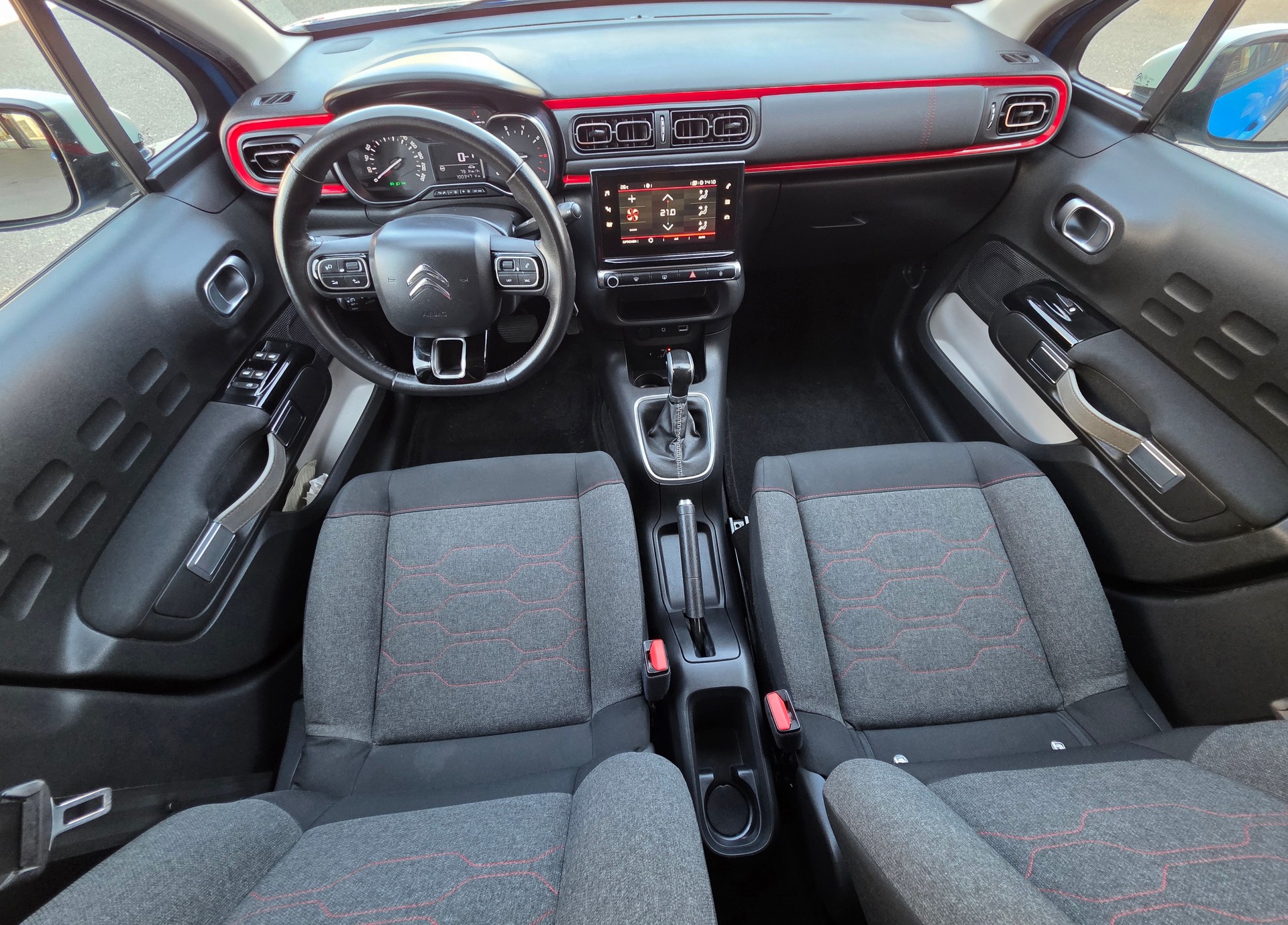 CITROEN C3 1.2i PureTech Shine EAT-image-11