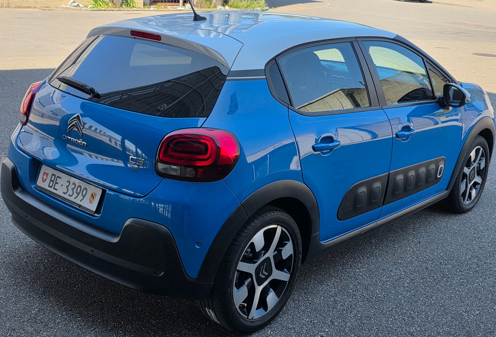 CITROEN C3 1.2i PureTech Shine EAT-image-8