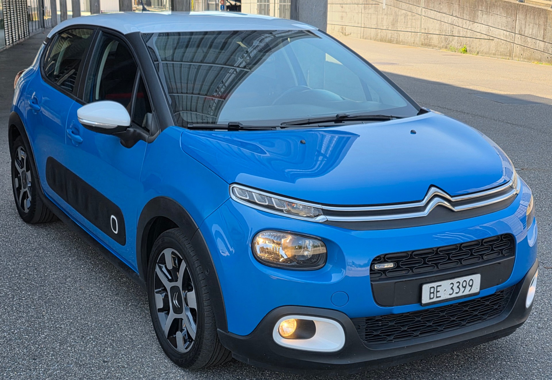 CITROEN C3 1.2i PureTech Shine EAT-image-1