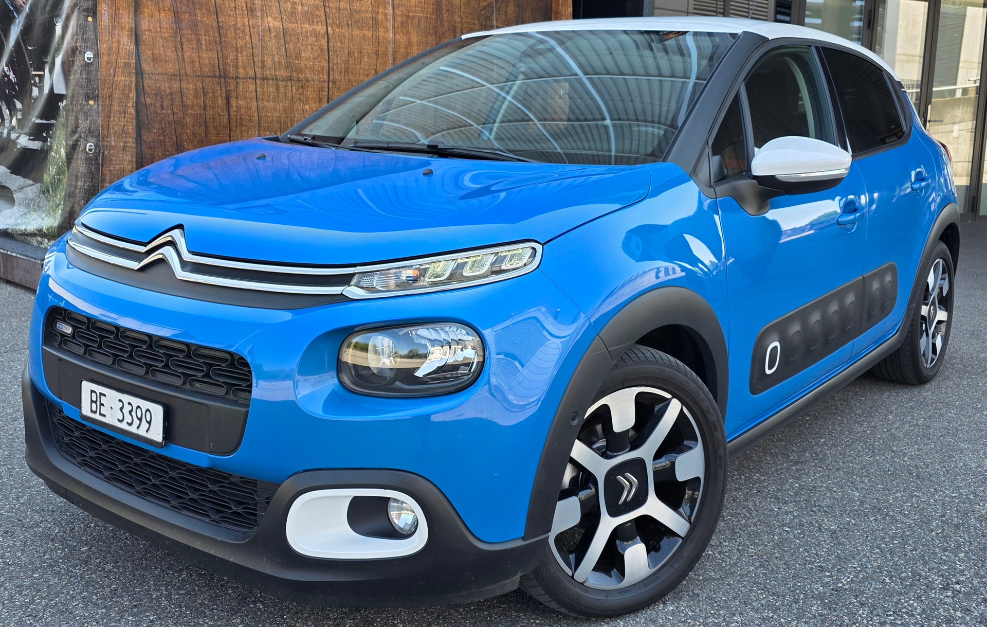 CITROEN C3 1.2i PureTech Shine EAT-image-0