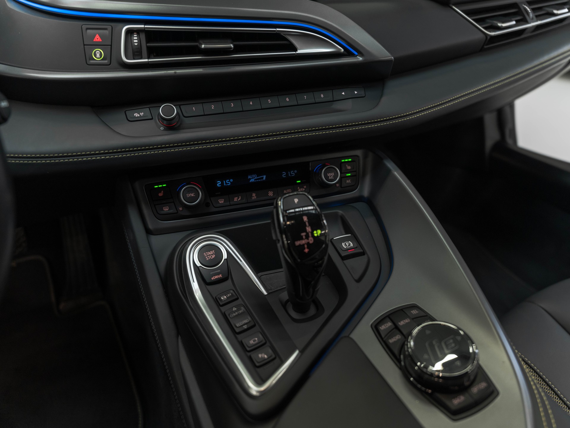 BMW i8 Coupé Facelift Frozen Black / PROTONIC Edition-image-22