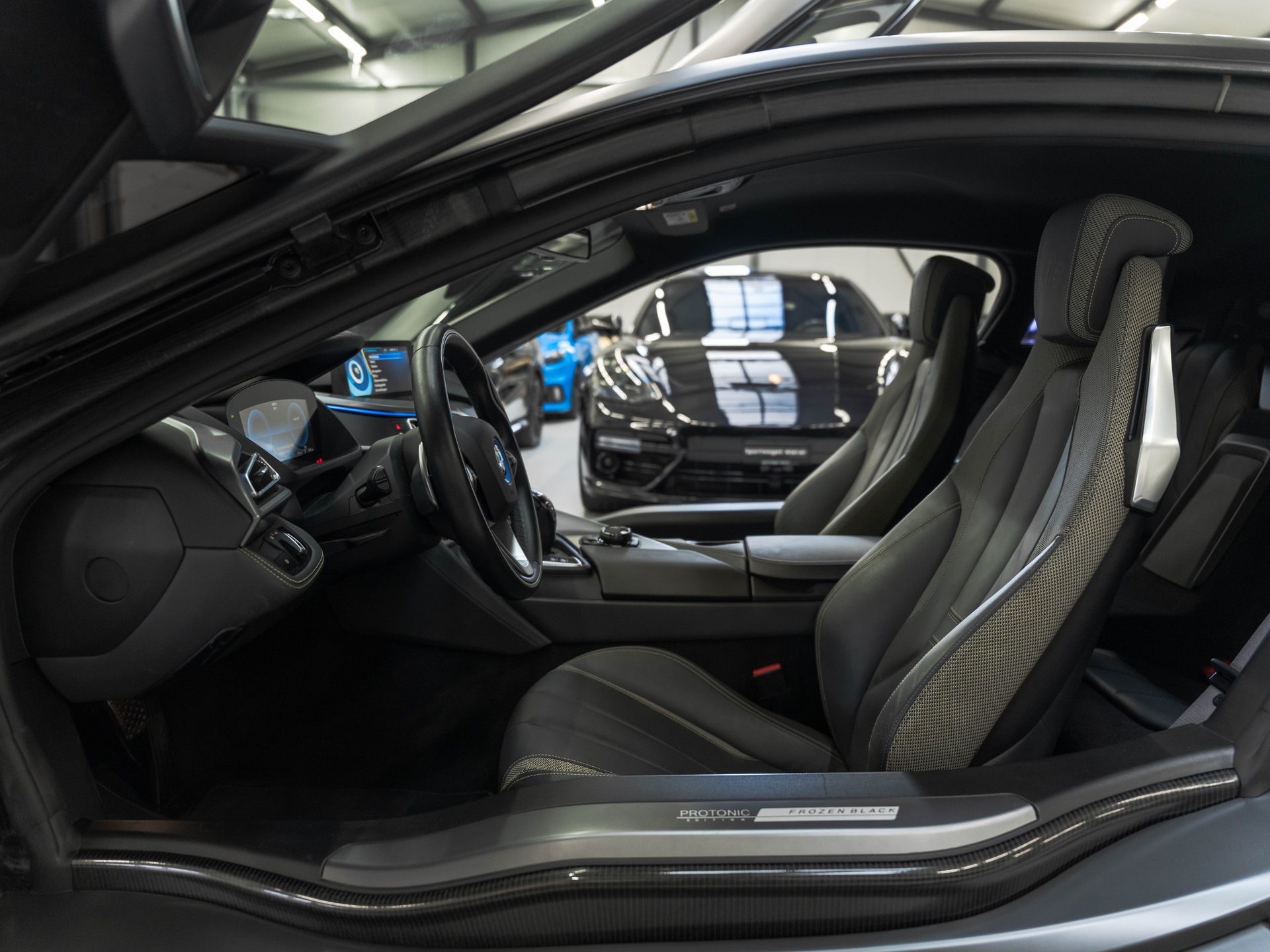 BMW i8 Coupé Facelift Frozen Black / PROTONIC Edition-image-9