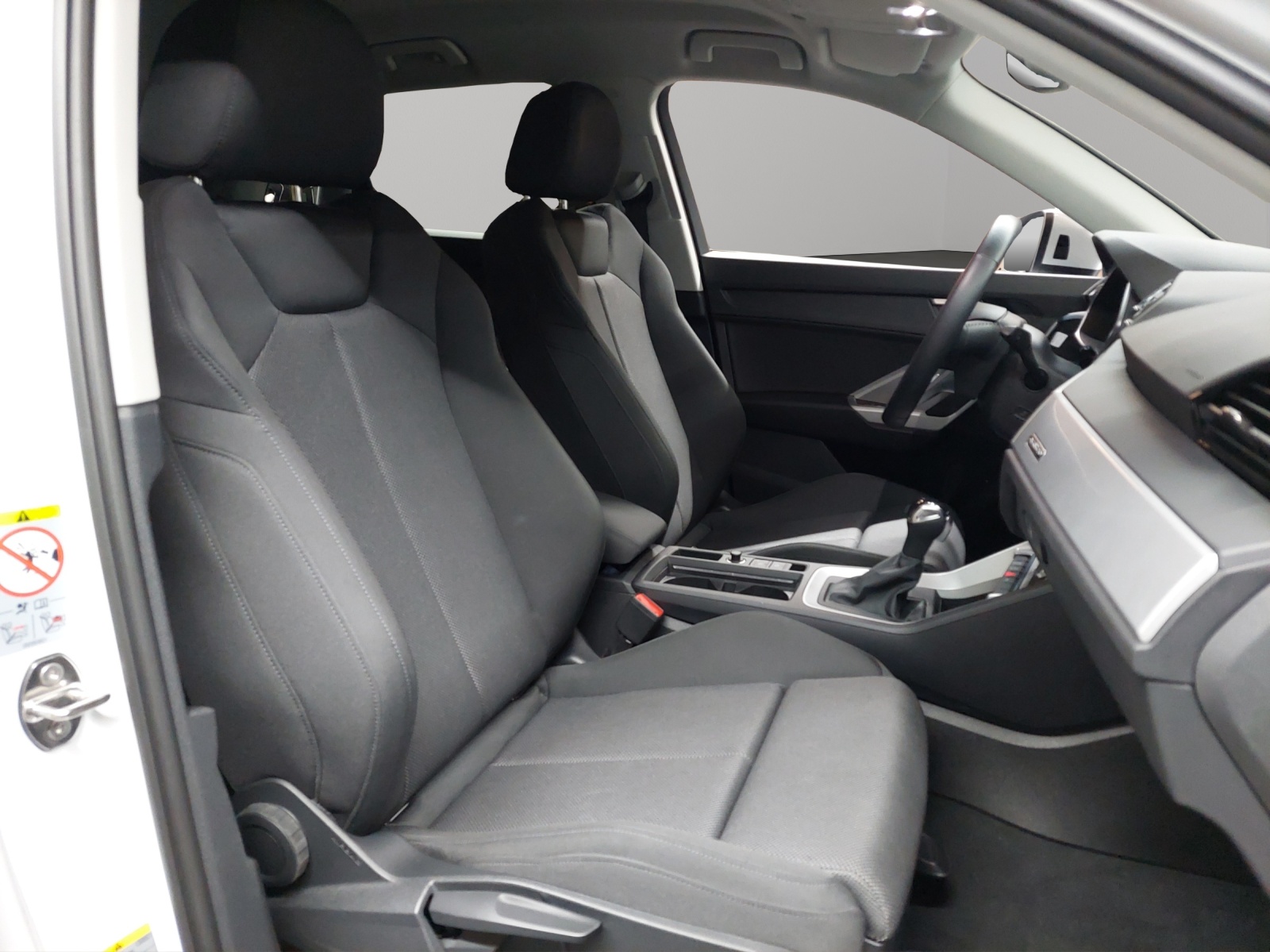AUDI Q3 35 TDI S line quattro S-tronic-image-8
