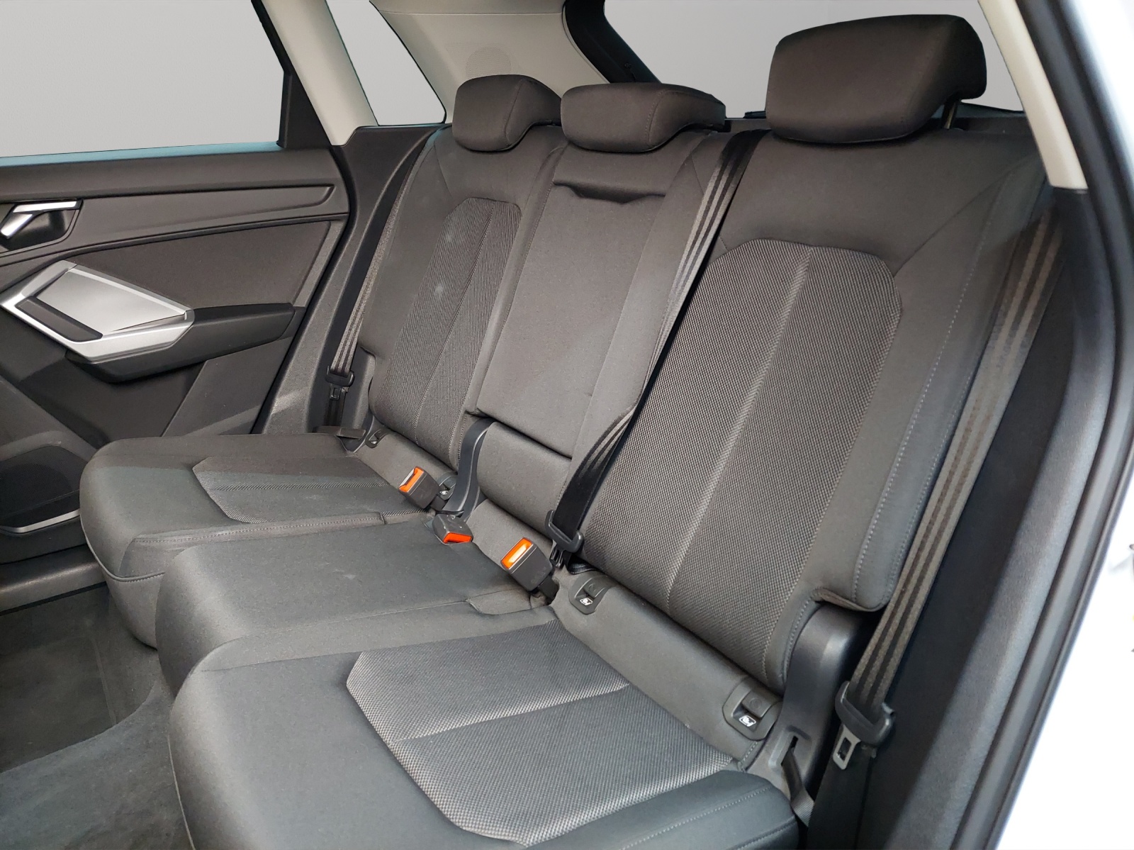 AUDI Q3 35 TDI S line quattro S-tronic-image-7
