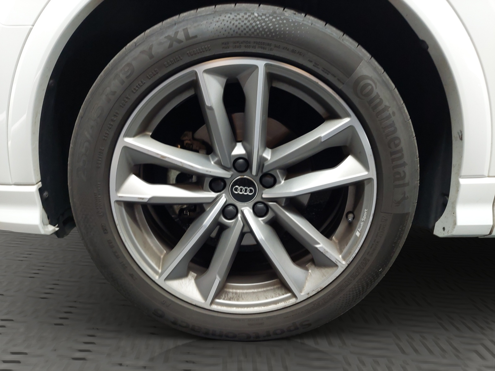 AUDI Q3 35 TDI S line quattro S-tronic-image-11