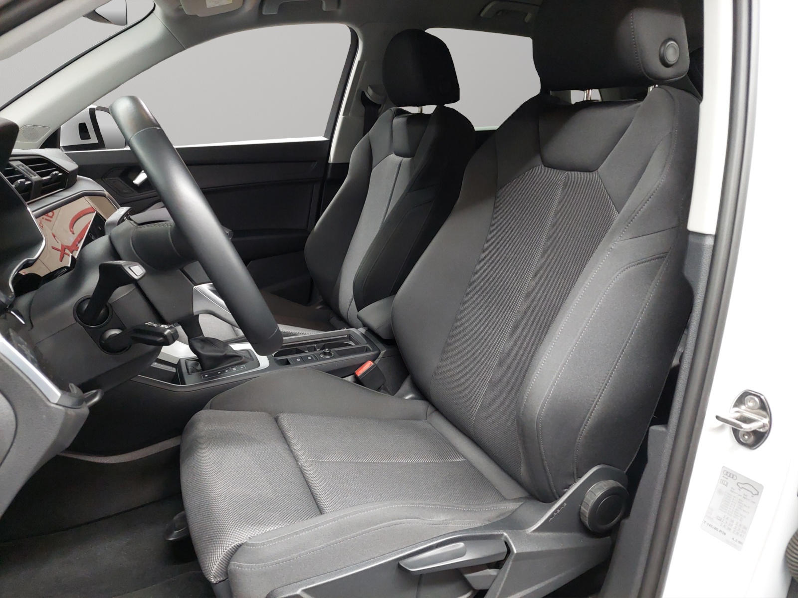 AUDI Q3 35 TDI S line quattro S-tronic-image-5