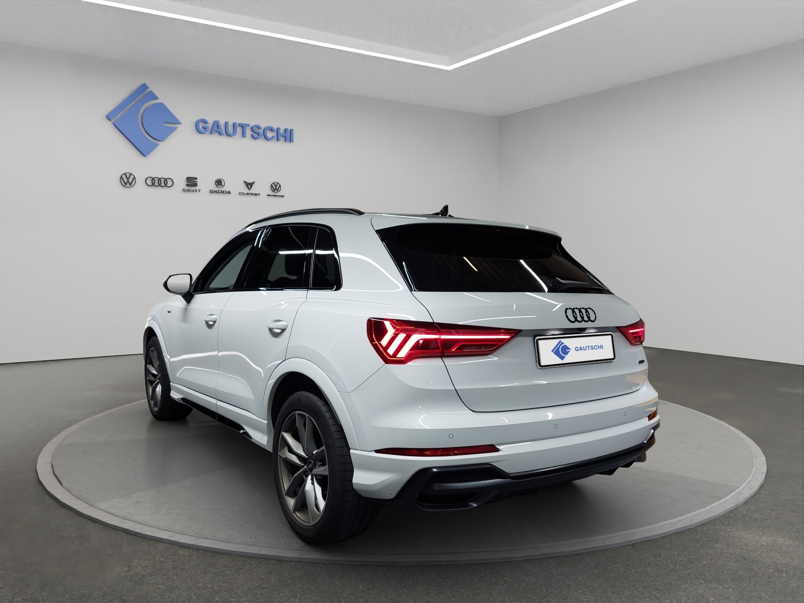 AUDI Q3 35 TDI S line quattro S-tronic-image-2