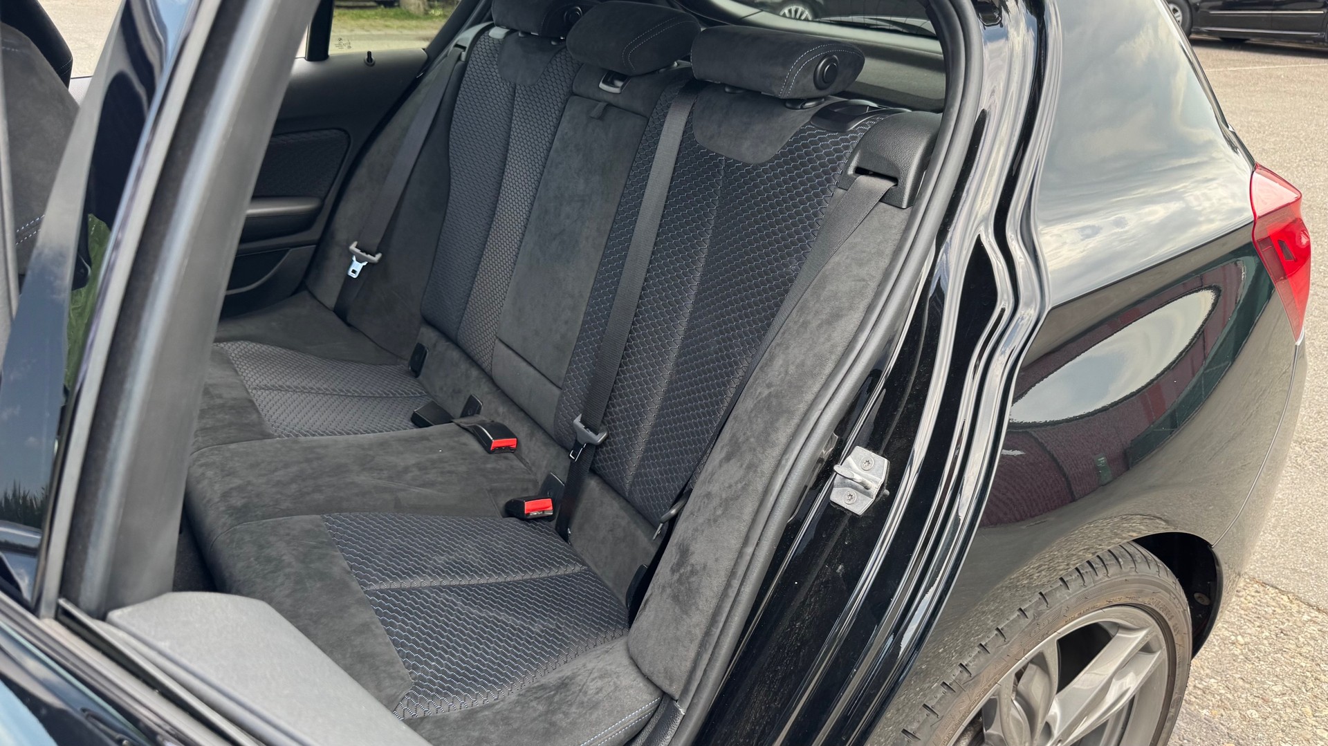 BMW M140i xDrive Steptronic-image-12