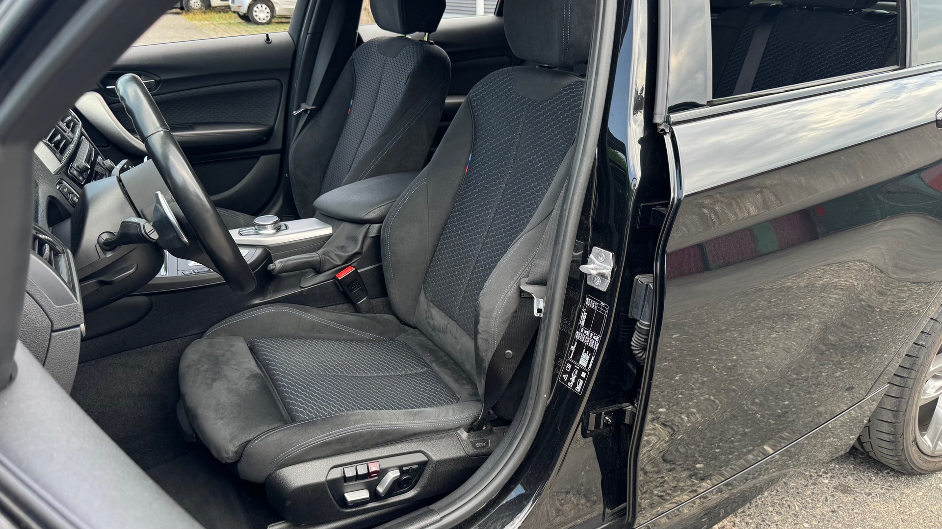 BMW M140i xDrive Steptronic-image-11