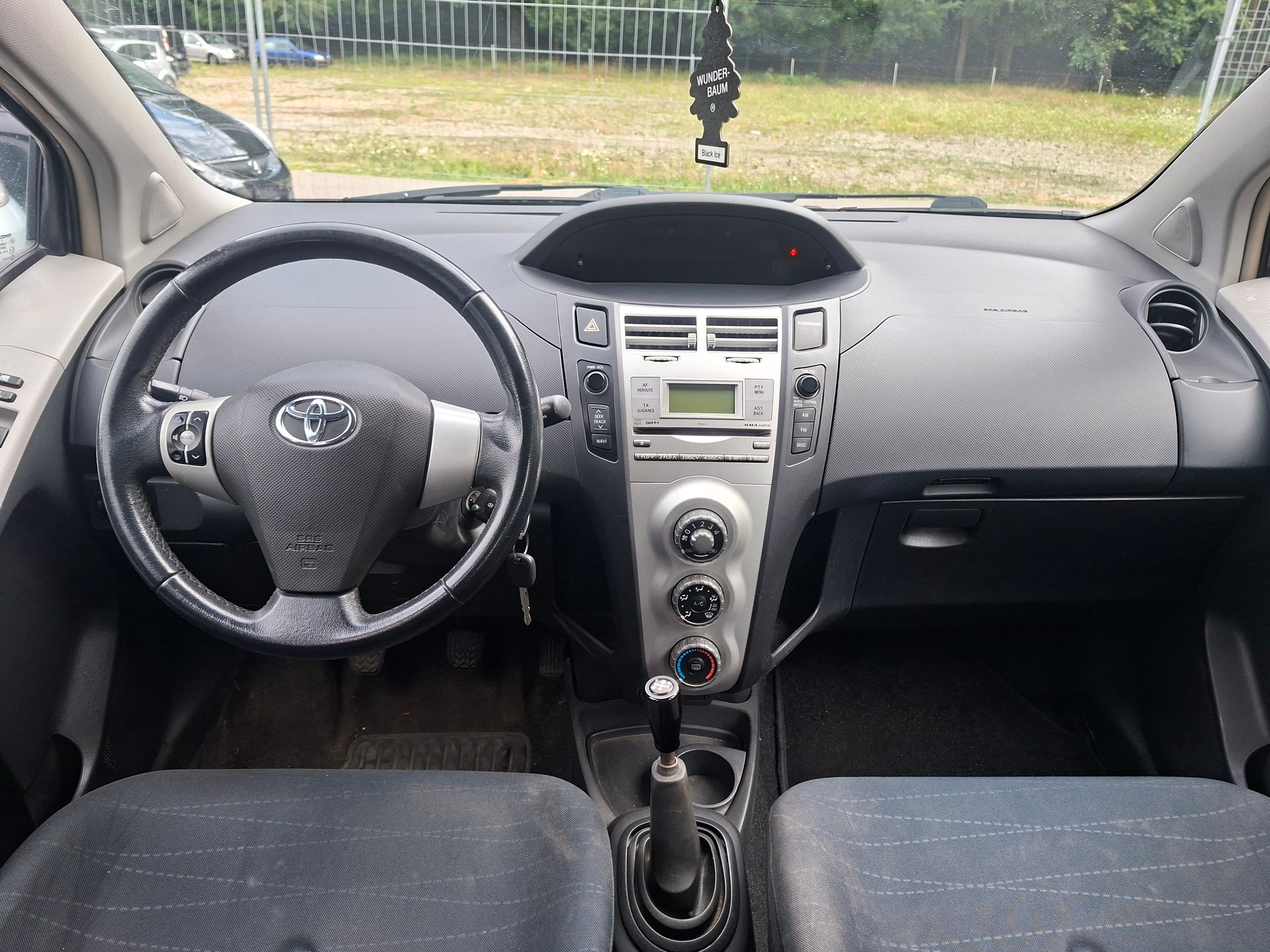 TOYOTA Yaris 1.3 Linea Luna-image-7