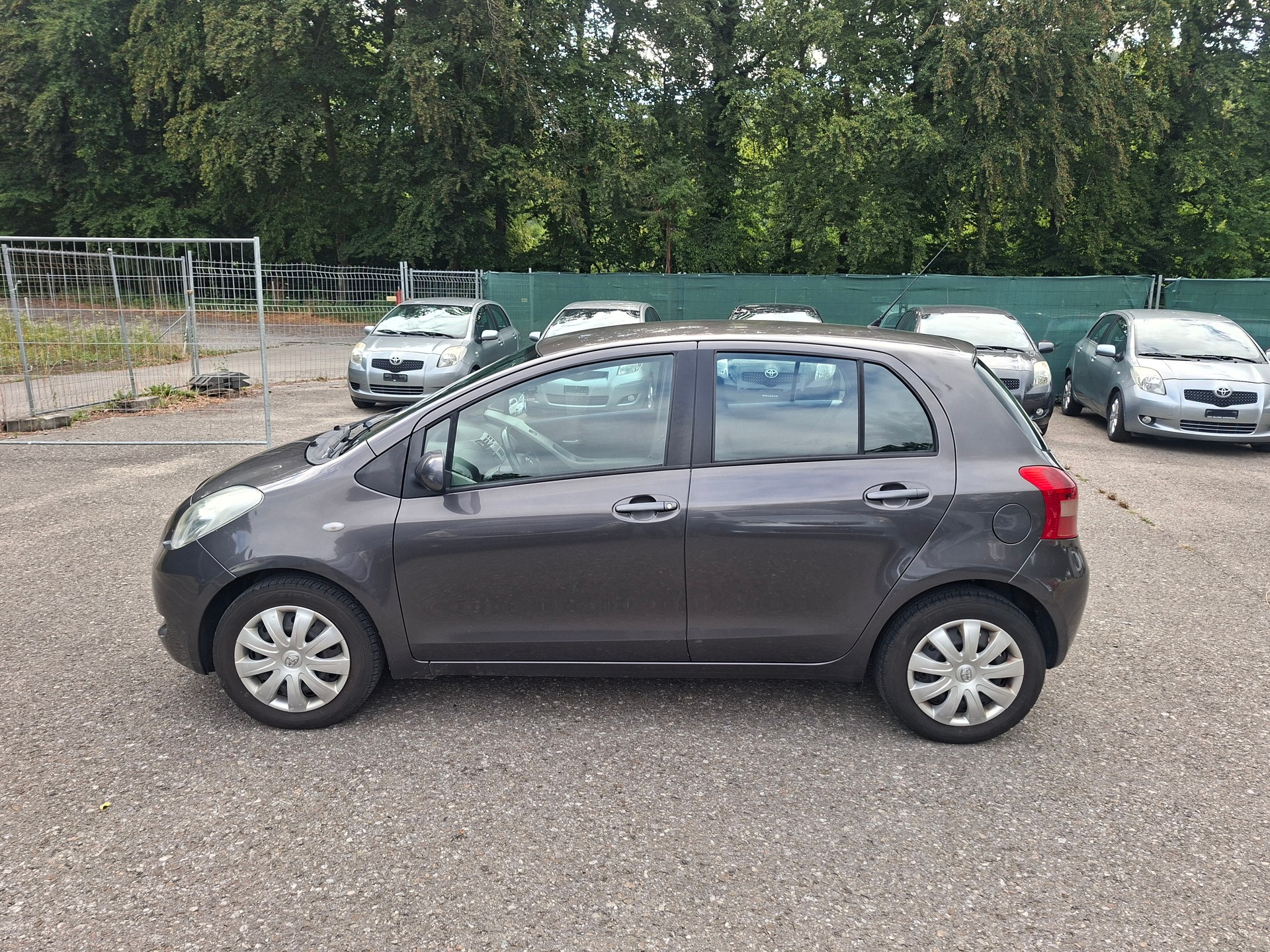 TOYOTA Yaris 1.3 Linea Luna-image-2