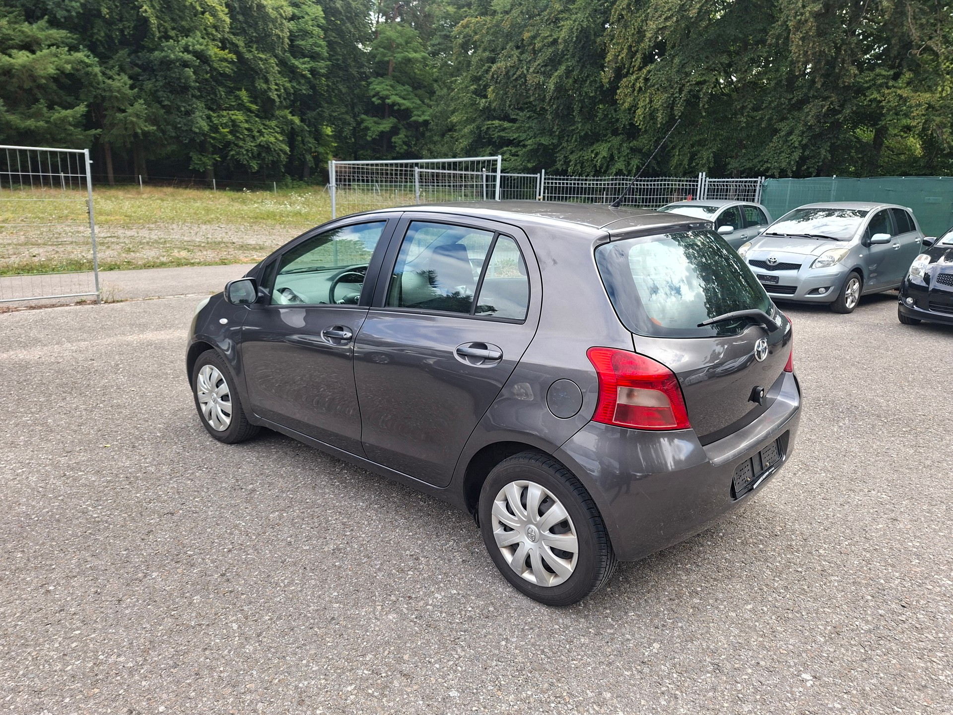 TOYOTA Yaris 1.3 Linea Luna-image-4
